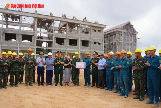 Quân khu 5 kiểm tra xây dựng trường học tại xã vùng biên Đắk Lắk