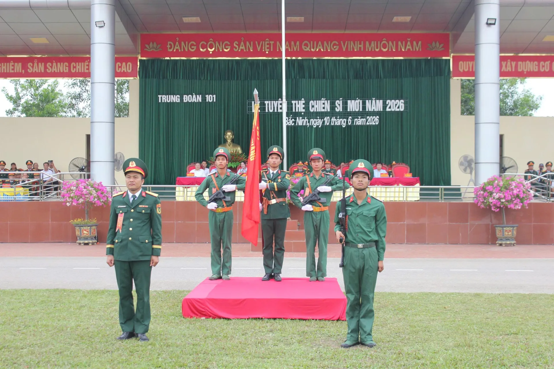 Lễ tuyên thệ chiến sĩ mới tại Trung đoàn 101 (Đoàn Cao Vân anh hùng), Sư đoàn 325