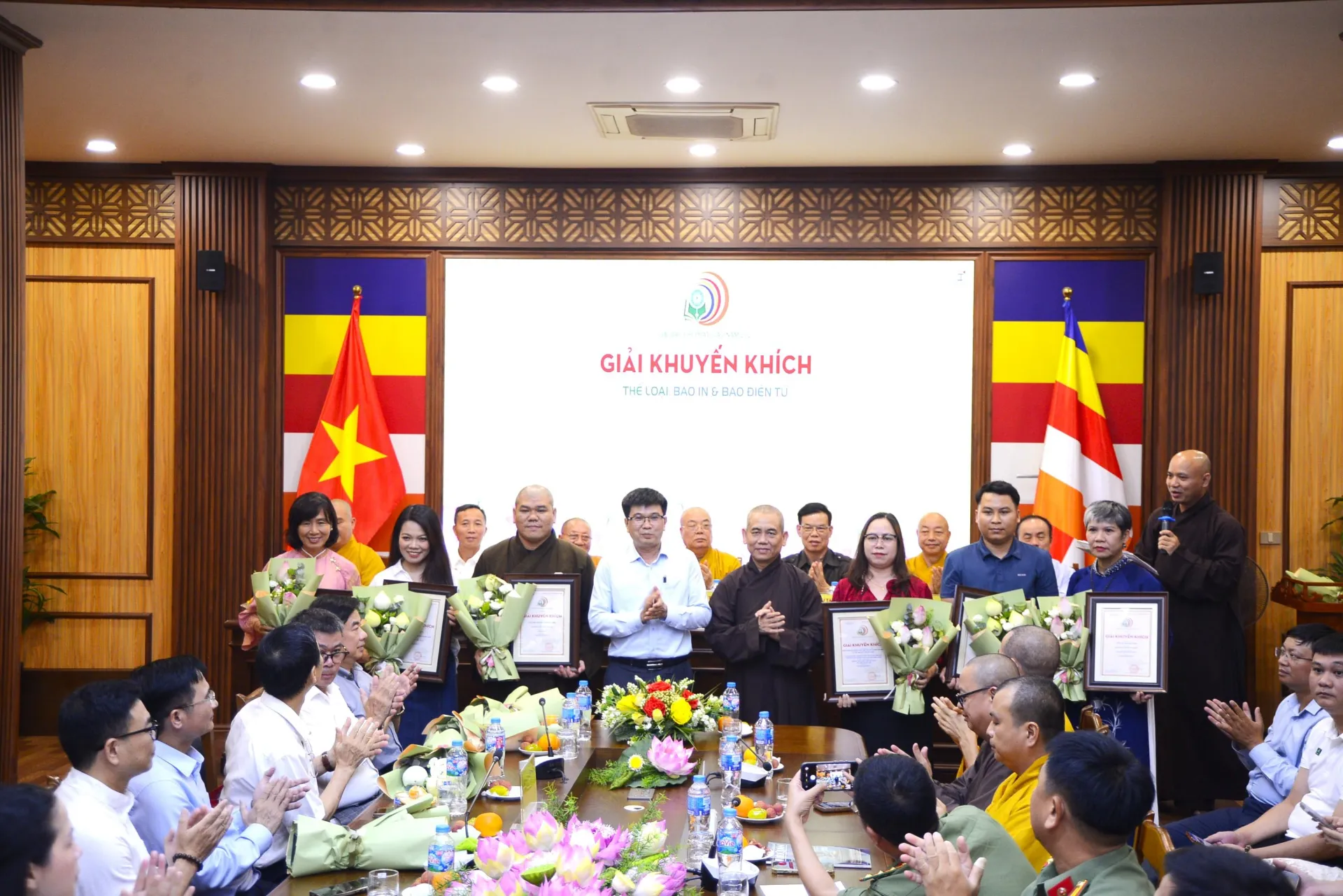 Báo CCB Việt Nam năm thứ 2 liên tiếp được vinh danh tại giải Báo chí Phật giáo