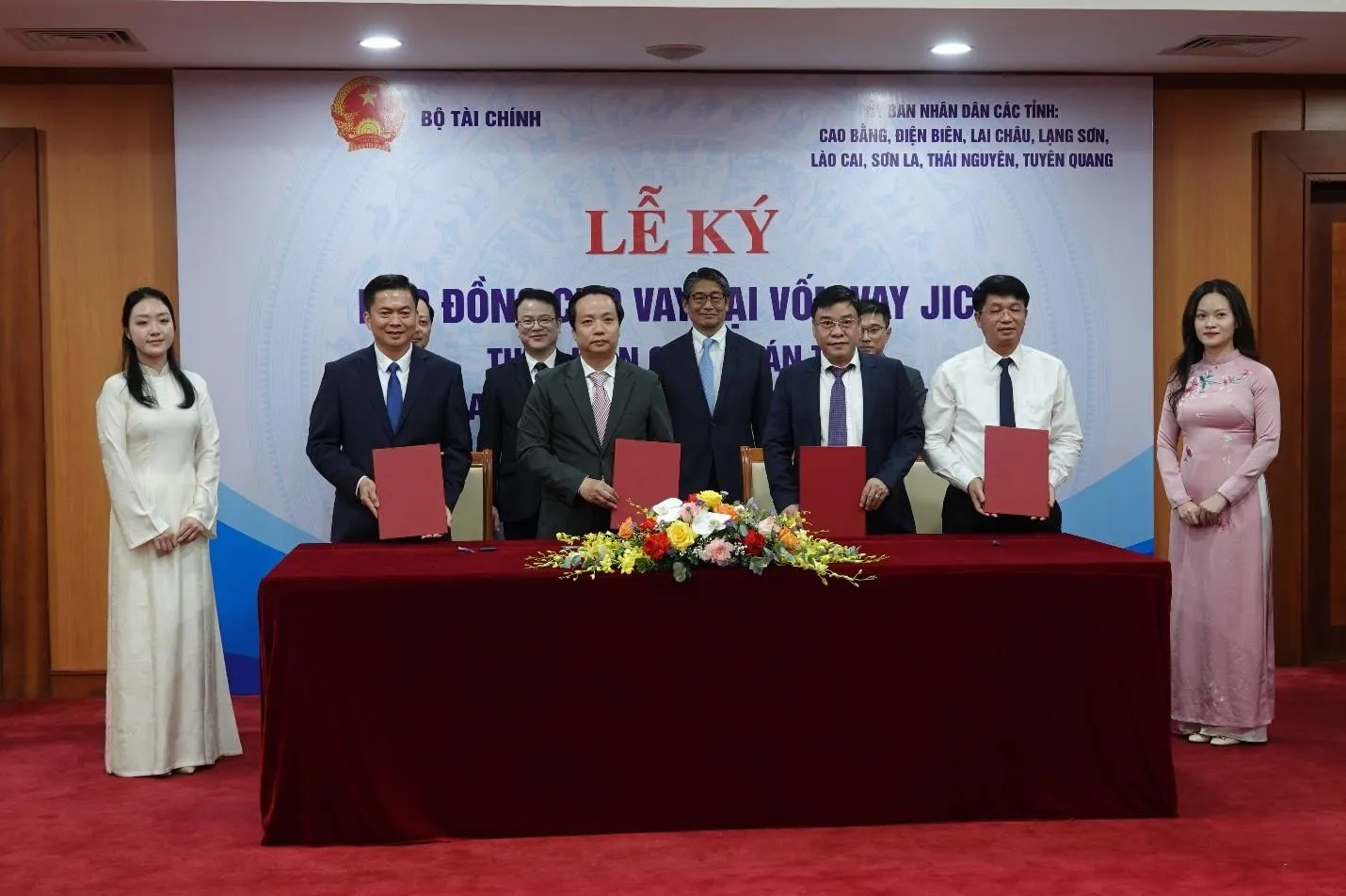 Bộ Tài chính ký kết 11 hợp đồng cho vay lại vốn ODA Nhật Bản với 8 tỉnh miền núi phía Bắc
