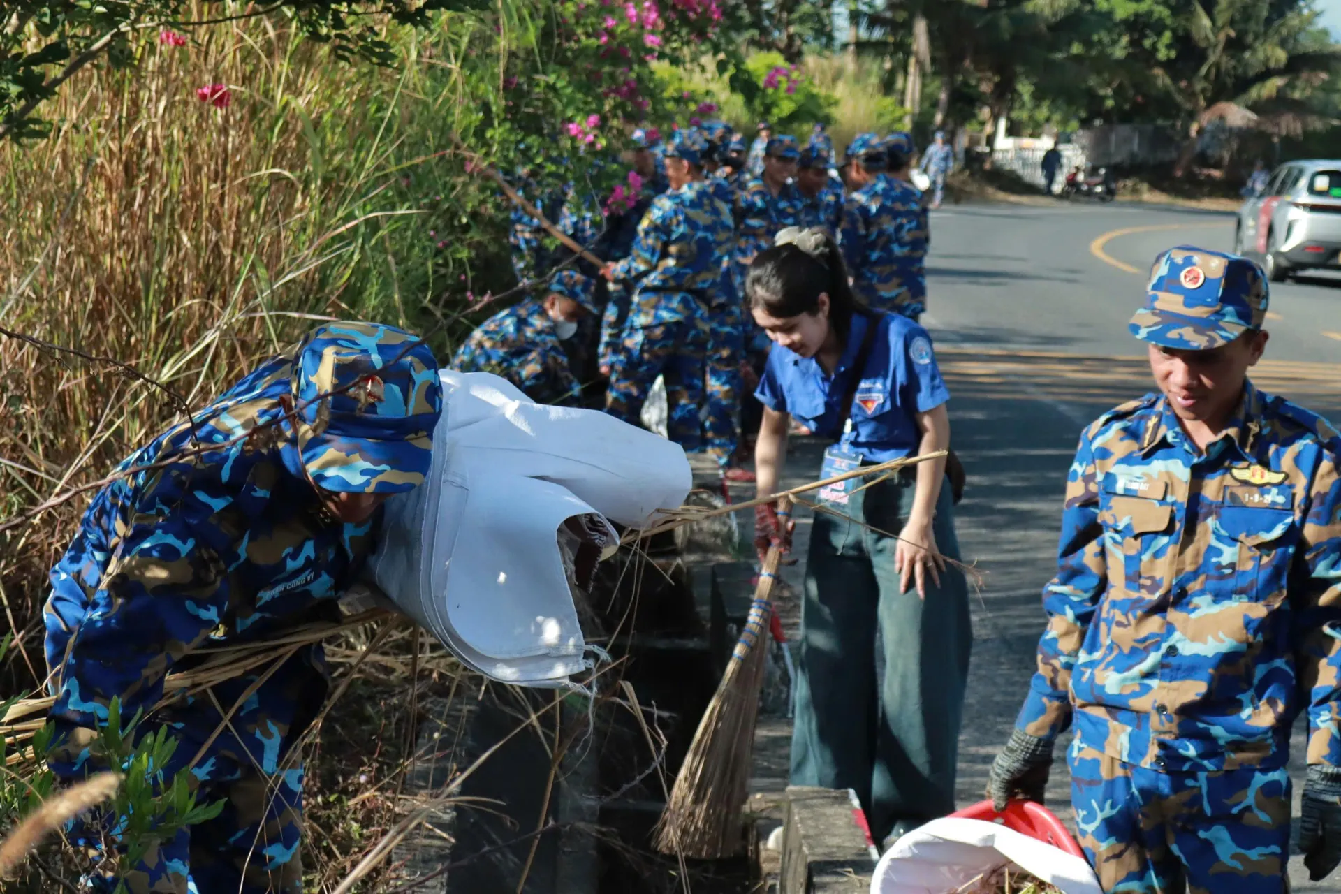 Vùng 3 Hải quân chung tay bảo vệ môi trường biển