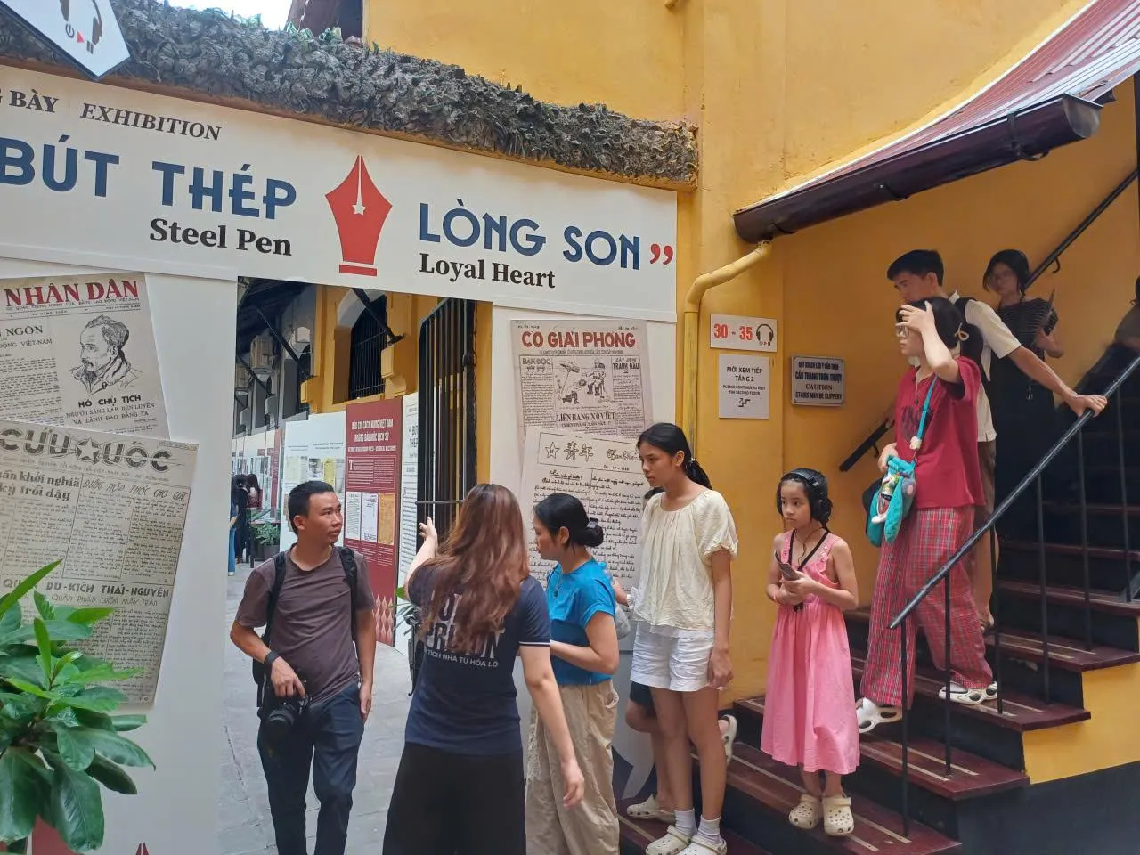 Trưng bày chuyên đề “Bút thép, lòng son”