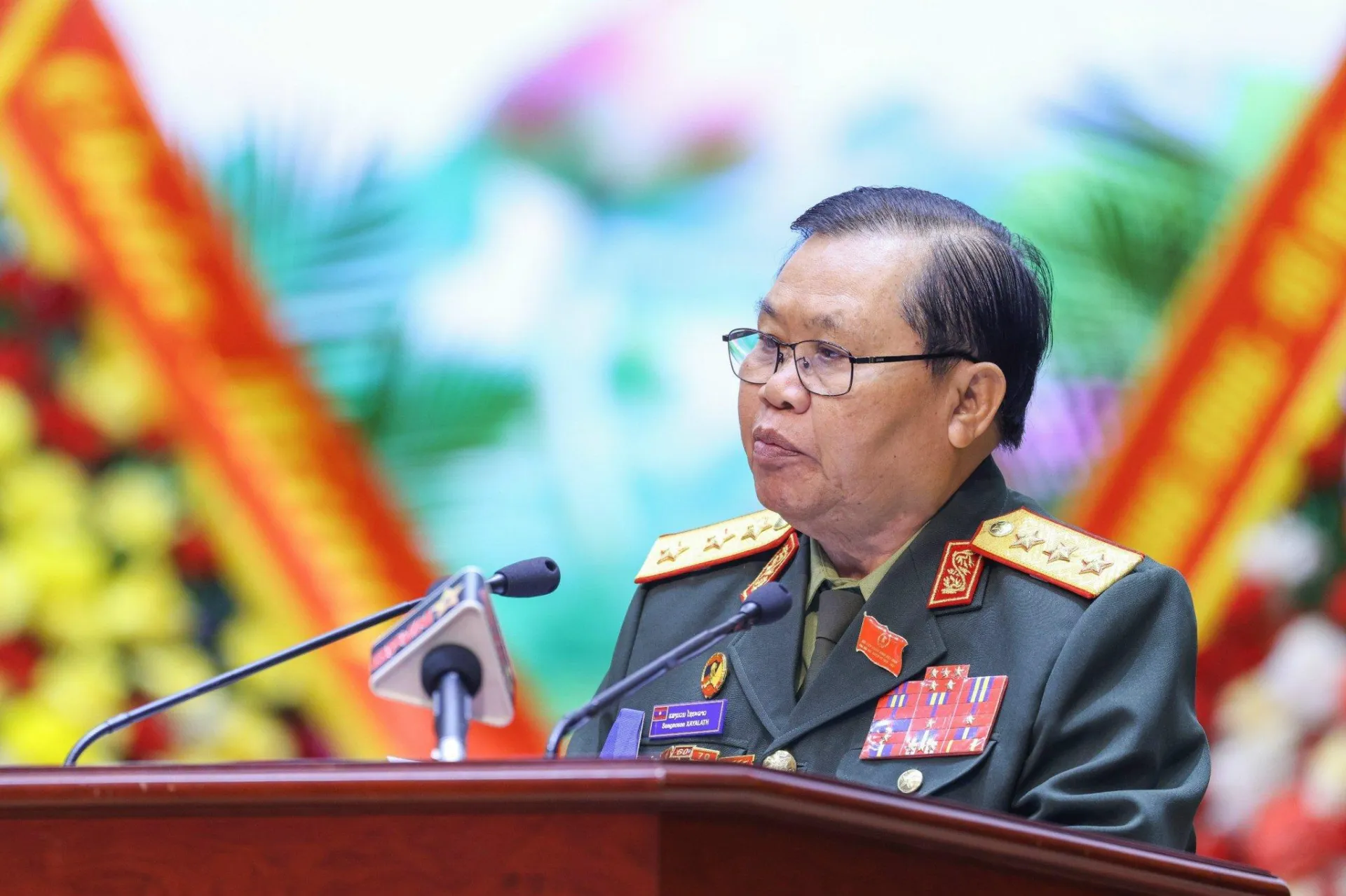 Hội Cựu chiến binh Lào – Việt Nam cùng nhau vun đắp và phát triển mối quan hệ tốt đẹp đó đi vào chiều sâu (*)