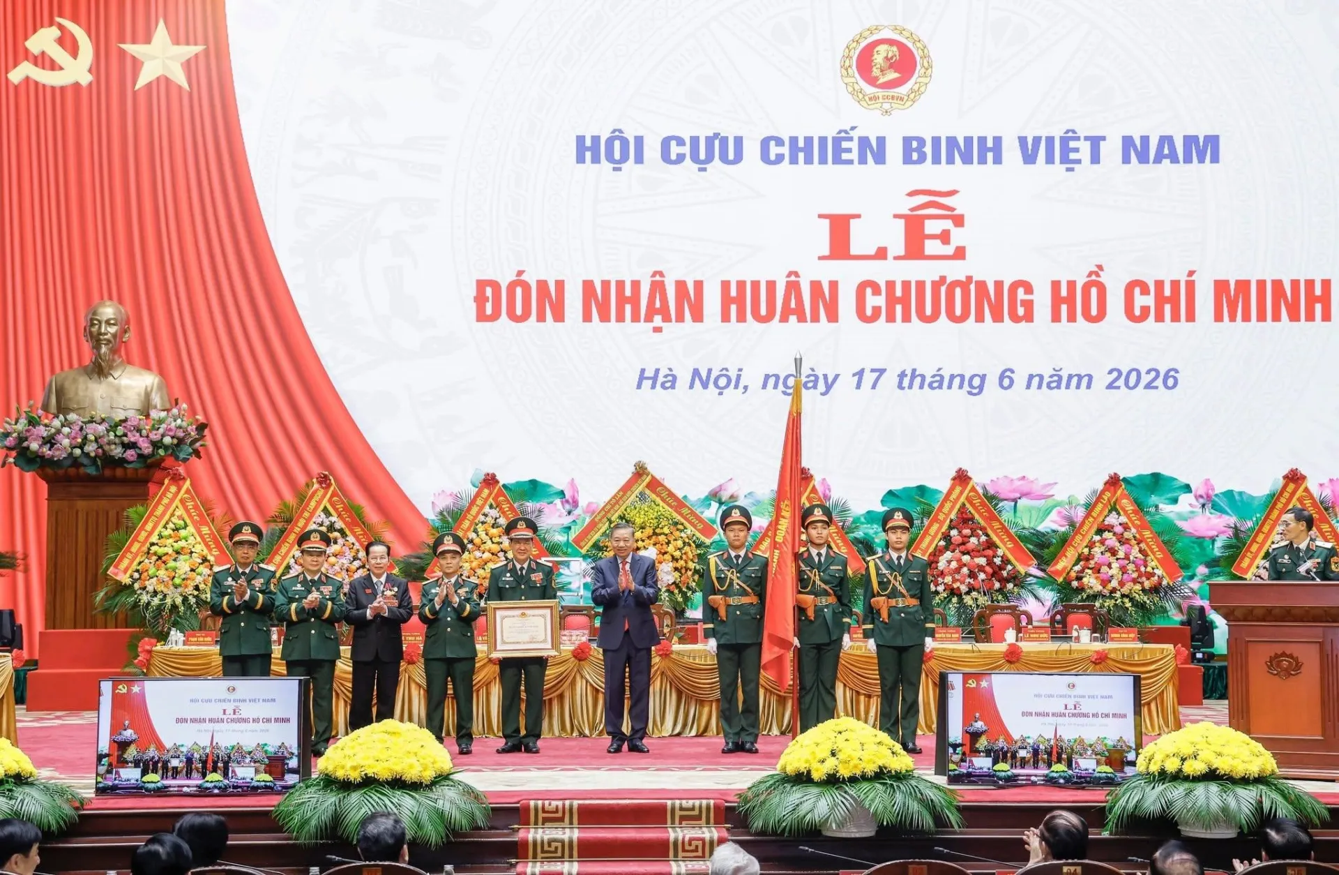 Tổng Bí thư, Chủ tịch nước Tô Lâm trao Huân chương Hồ Chí Minh tặng Hội Cựu chiến binh Việt Nam