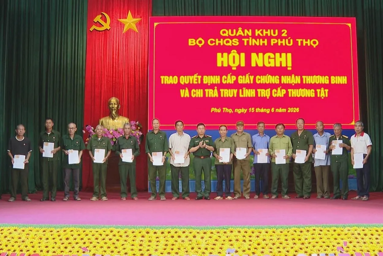 Phú Thọ: Trao quyết định cấp Giấy chứng nhận thương binh cho 19 người có công với cách mạng
