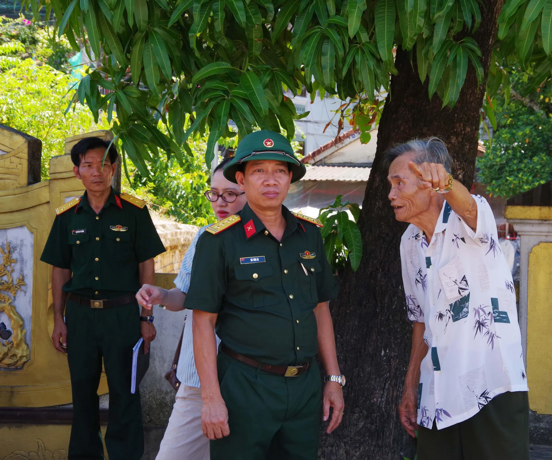 Tiếp tục khảo sát địa điểm nghi có mộ liệt sĩ tại khu vực cửa Hữu, Kinh thành Huế