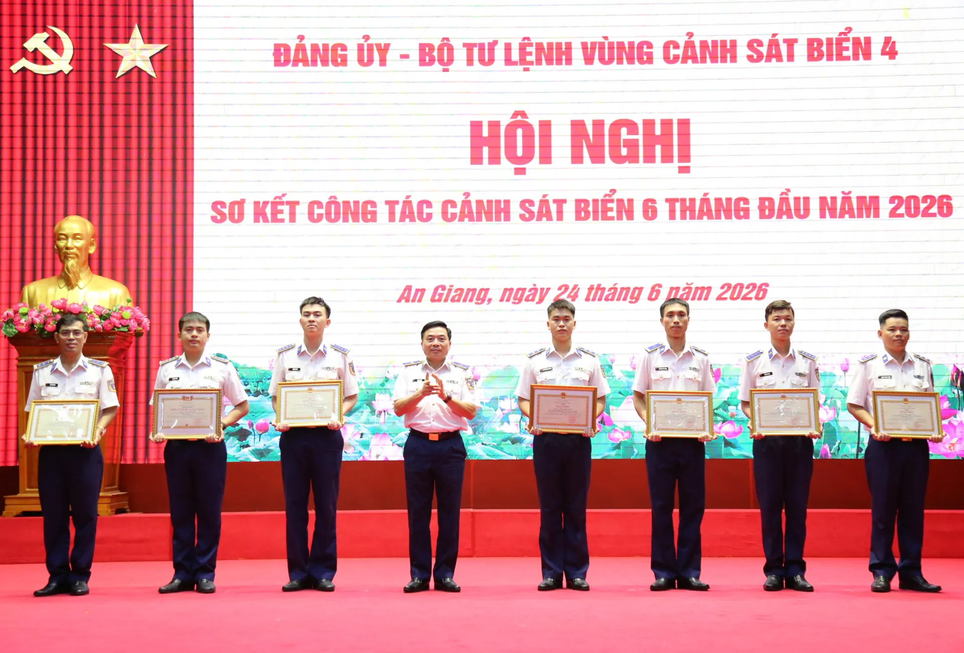 Cảnh sát biển 4 bắt gần 690.000 lít dầu D.O