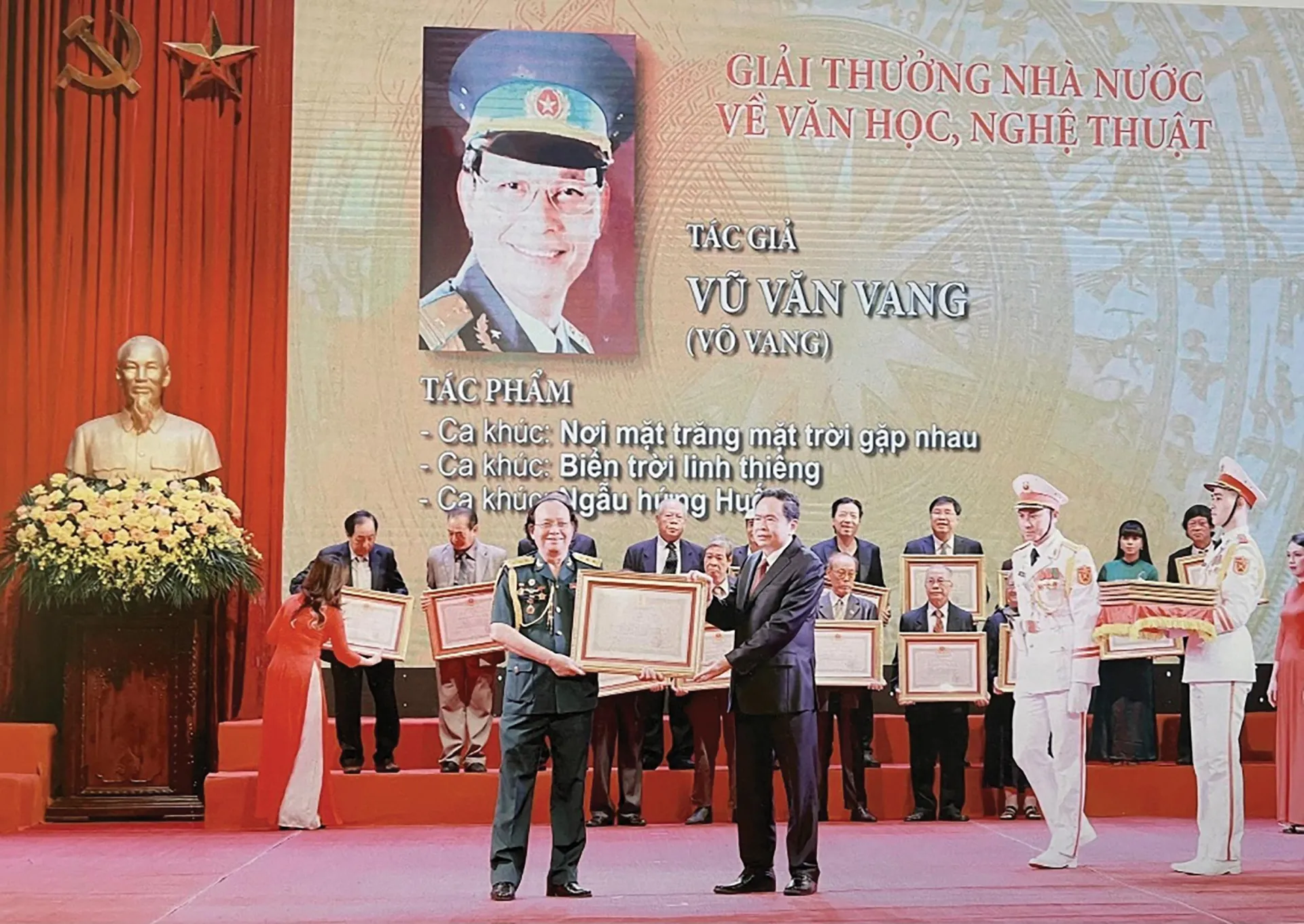 Âm điệu cung đàn quê hương