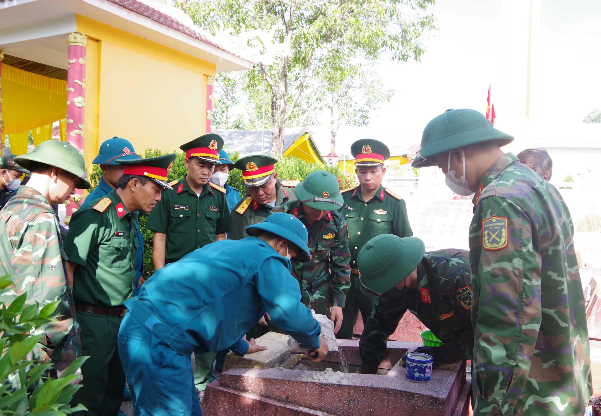 TP. Huế: Lấy mẫu hài cốt liệt sĩ phục vụ giám định ADN tại các nghĩa trang liệt sĩ ở Chân Mây-Lăng Cô
