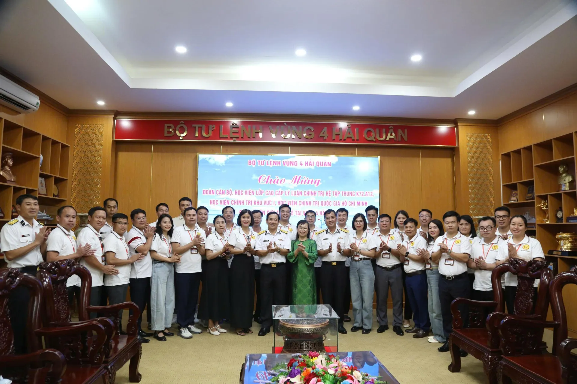Nghiên cứu thực tế công tác Đảng tại Vùng 4 Hải quân.