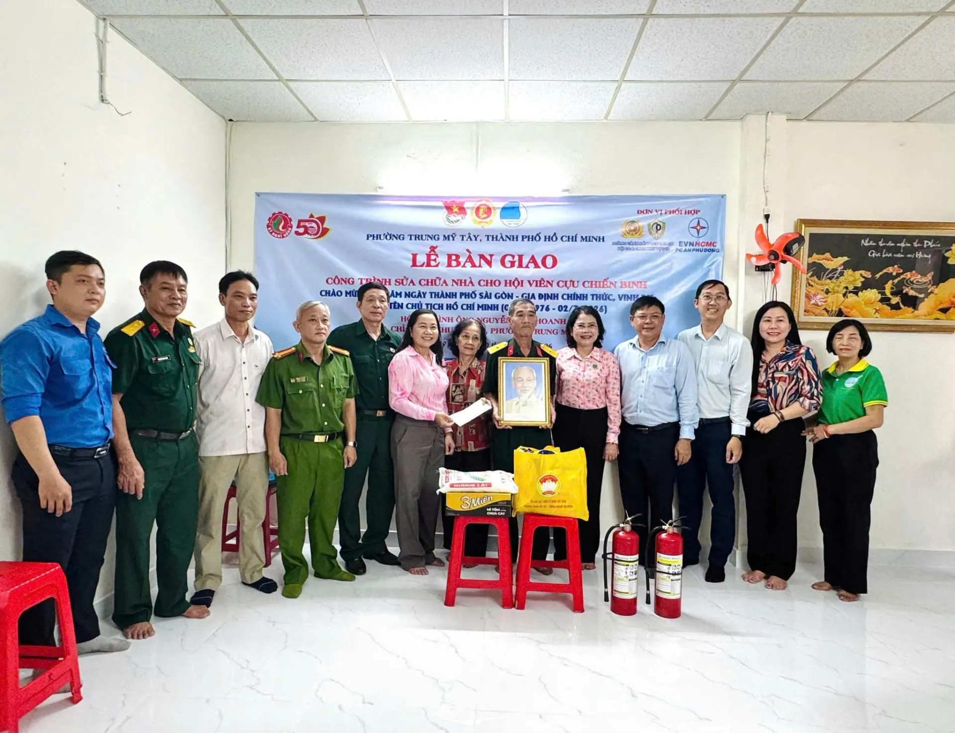 BÀN GIAO CÔNG TRÌNH SỬA CHỮA NHÀ CHO HỘI VIÊN CỰU CHIẾN BINH CÓ HOÀN CẢNH KHÓ KHĂN