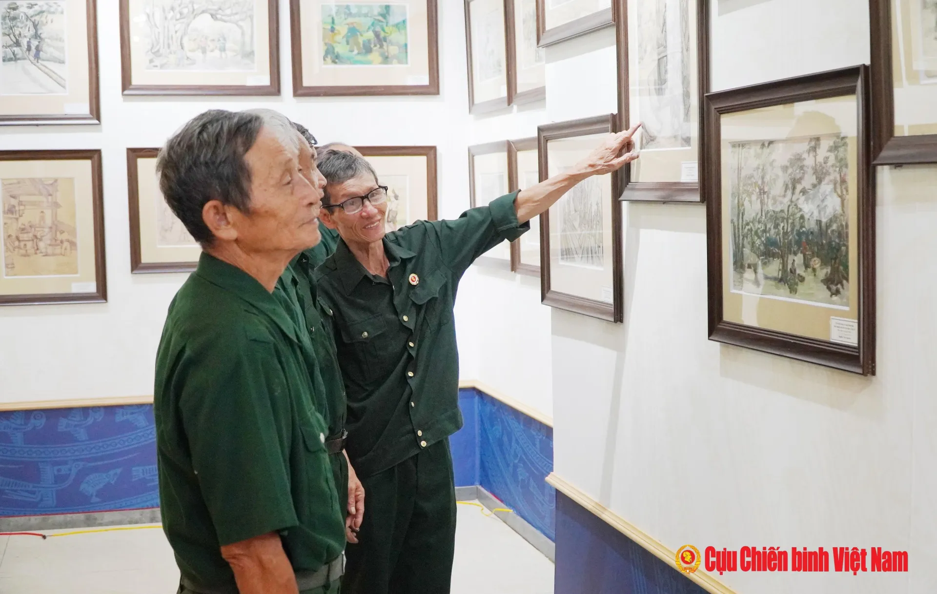‘Miền ký ức’ trưng bày 110 bức ký họa trên tuyến lửa