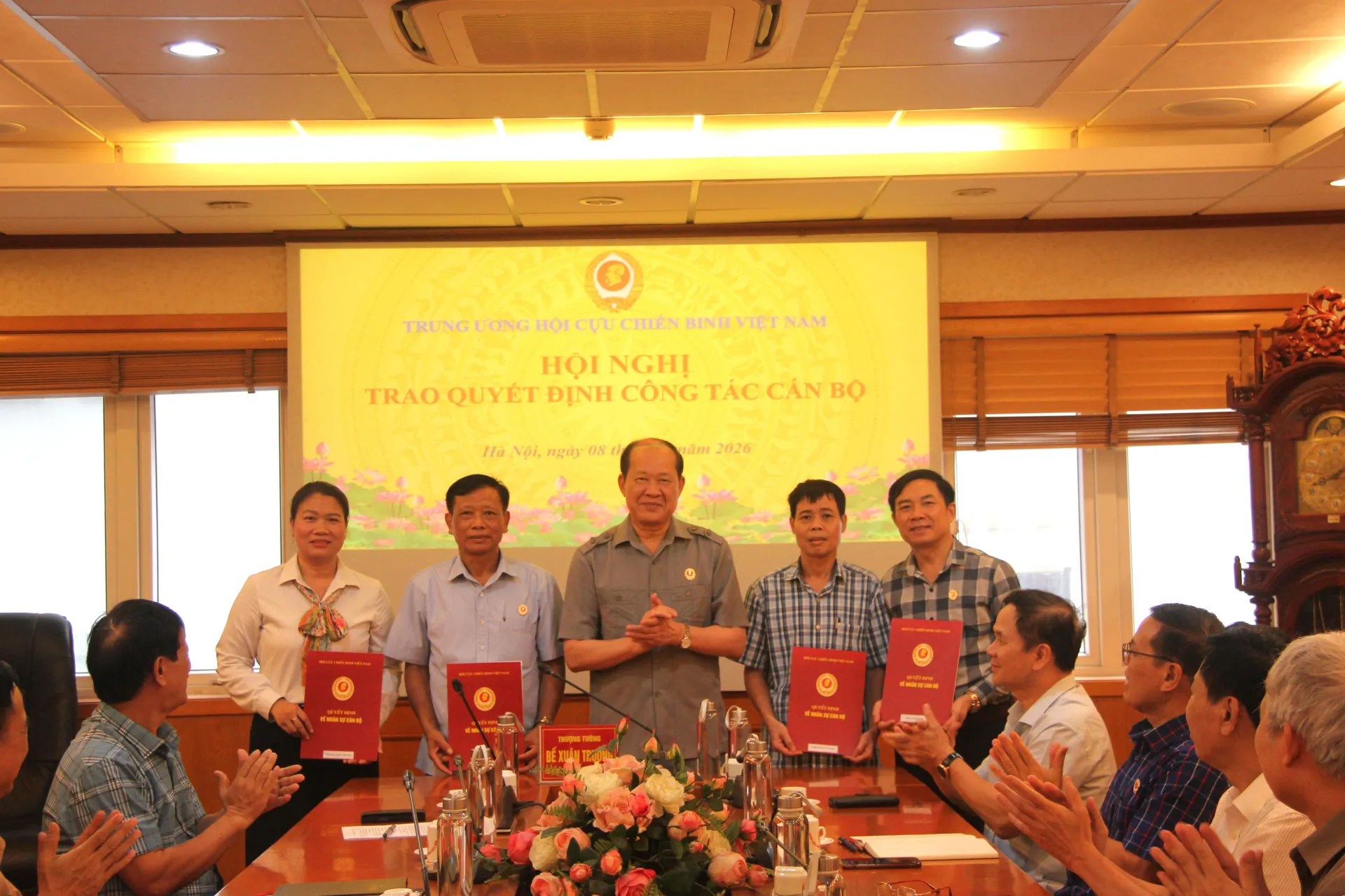 Trung ương Hội Cựu chiến binh Việt Nam trao quyết định tuyển dụng, bổ nhiệm cán bộ