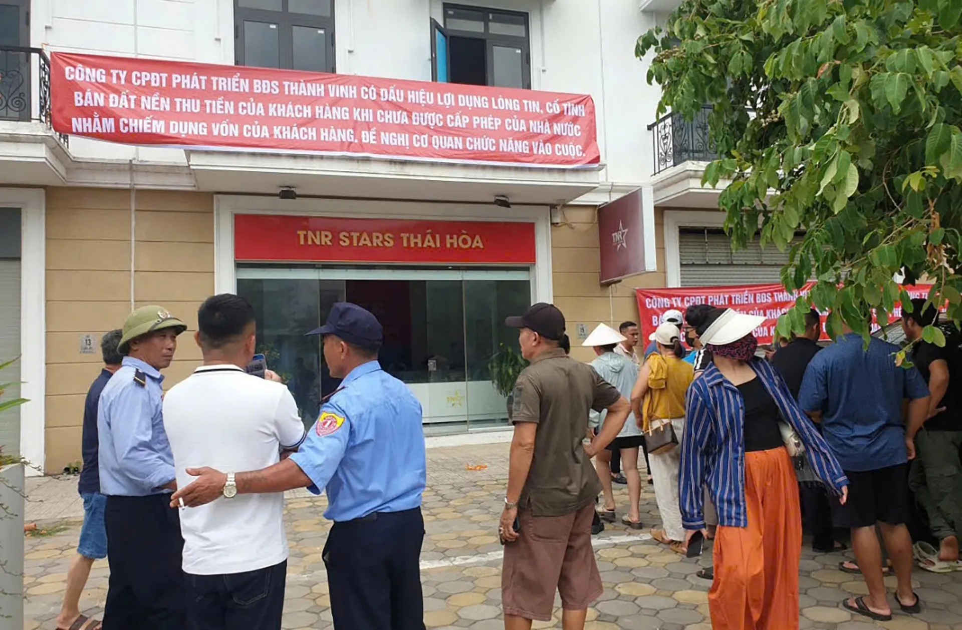 DỰ ÁN TNR STARS THÁI HÒA: Khách hàng bức xúc vì chưa được cấp giấy chứng nhận quyền sử dụng đất