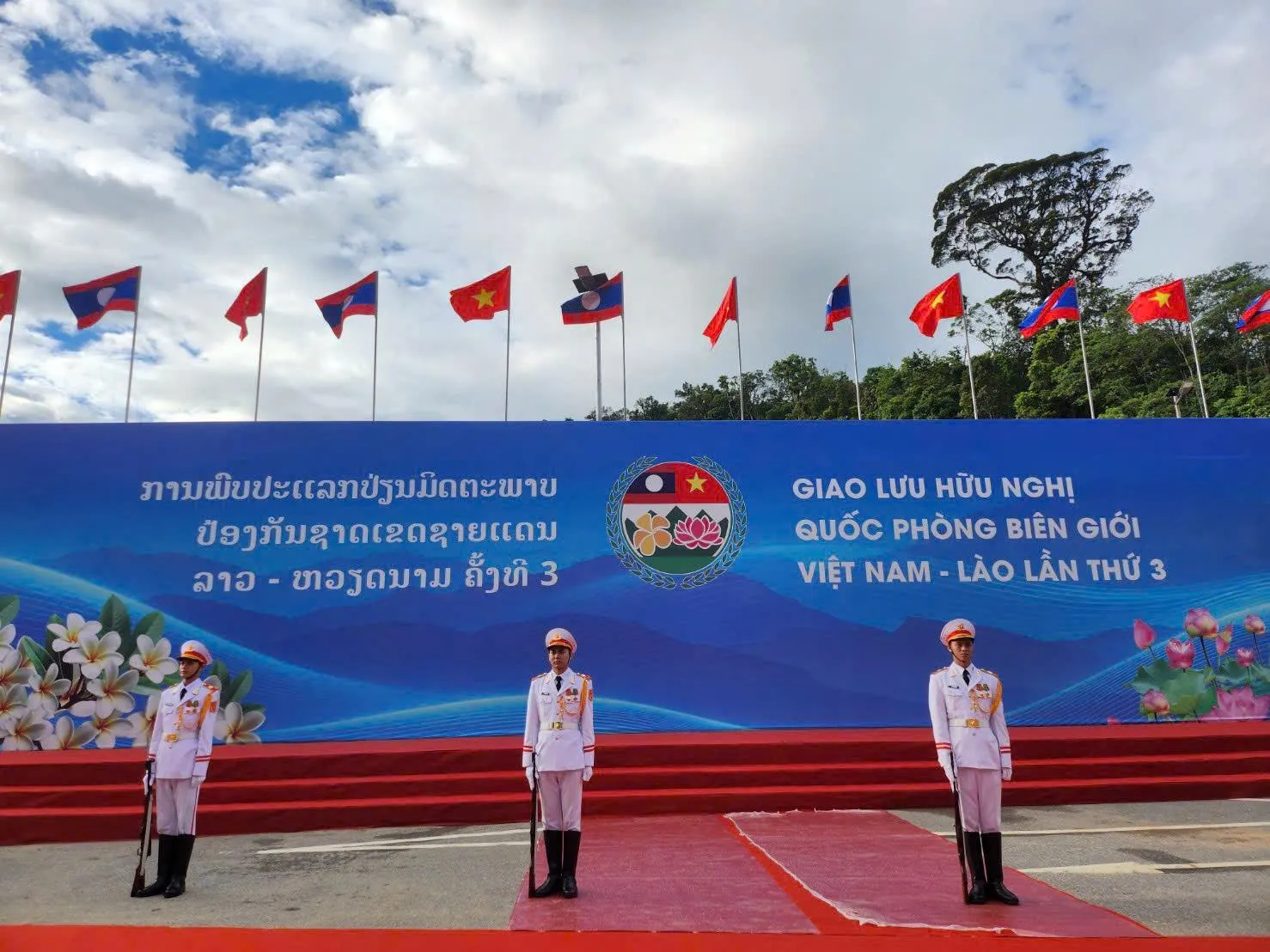 Tình hữu nghị Việt Nam - Lào được vun đắp bằng trái tim và trách nhiệm