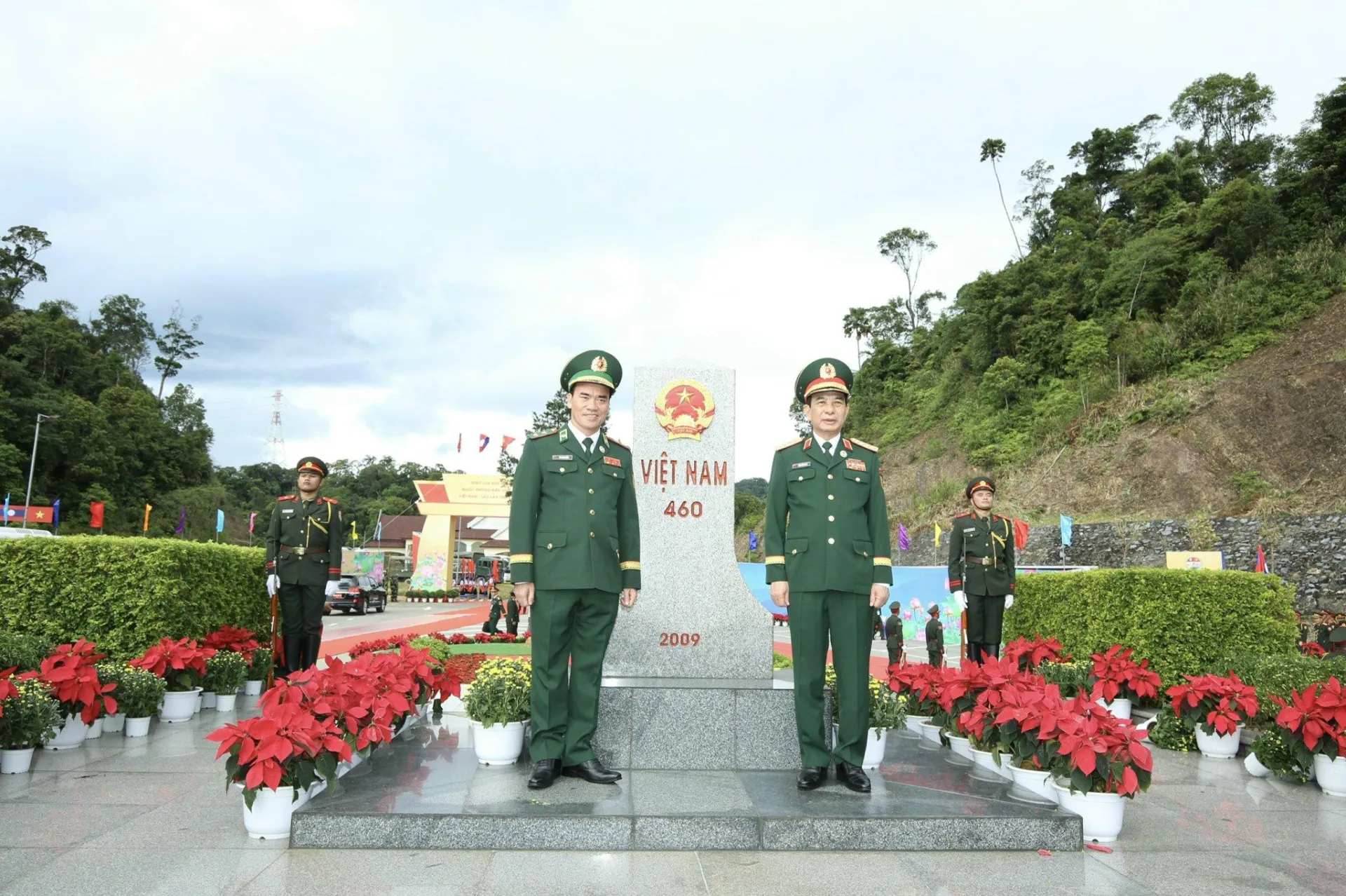 Tình hữu nghị Việt Nam - Lào được vun đắp bằng trái tim và trách nhiệm
