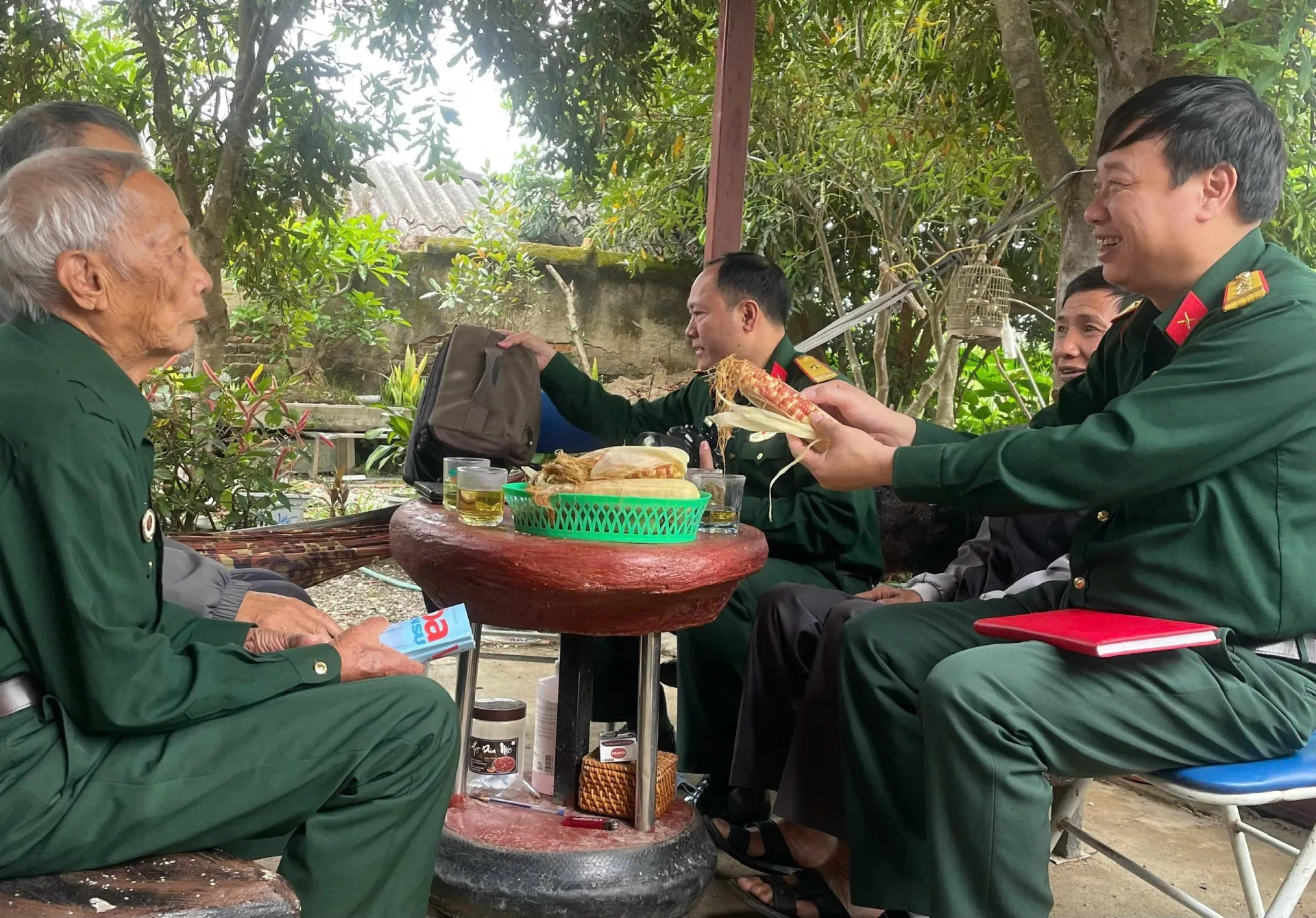 BÁC HỒ VỚI CÔNG TÁC CHÍNH SÁCH TRONG QUÂN ĐỘI  