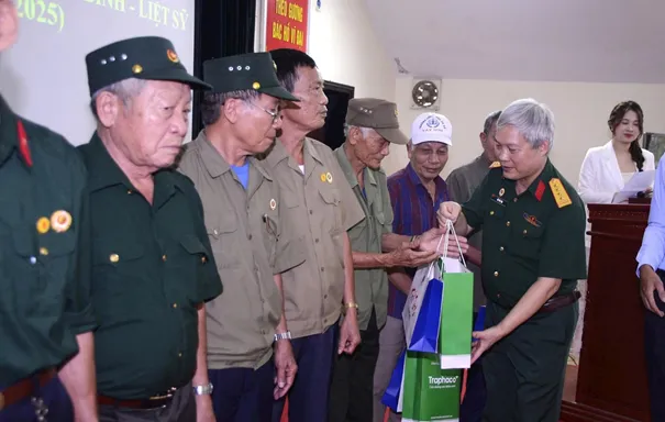 HOÀN THIỆN CHÍNH SÁCH ƯU ĐÃI NGƯỜI CÓ CÔNG VỚI CÁCH MẠNG: Tiếp nối đạo lý, đáp ứng yêu cầu phát triển trong giai đoạn mới