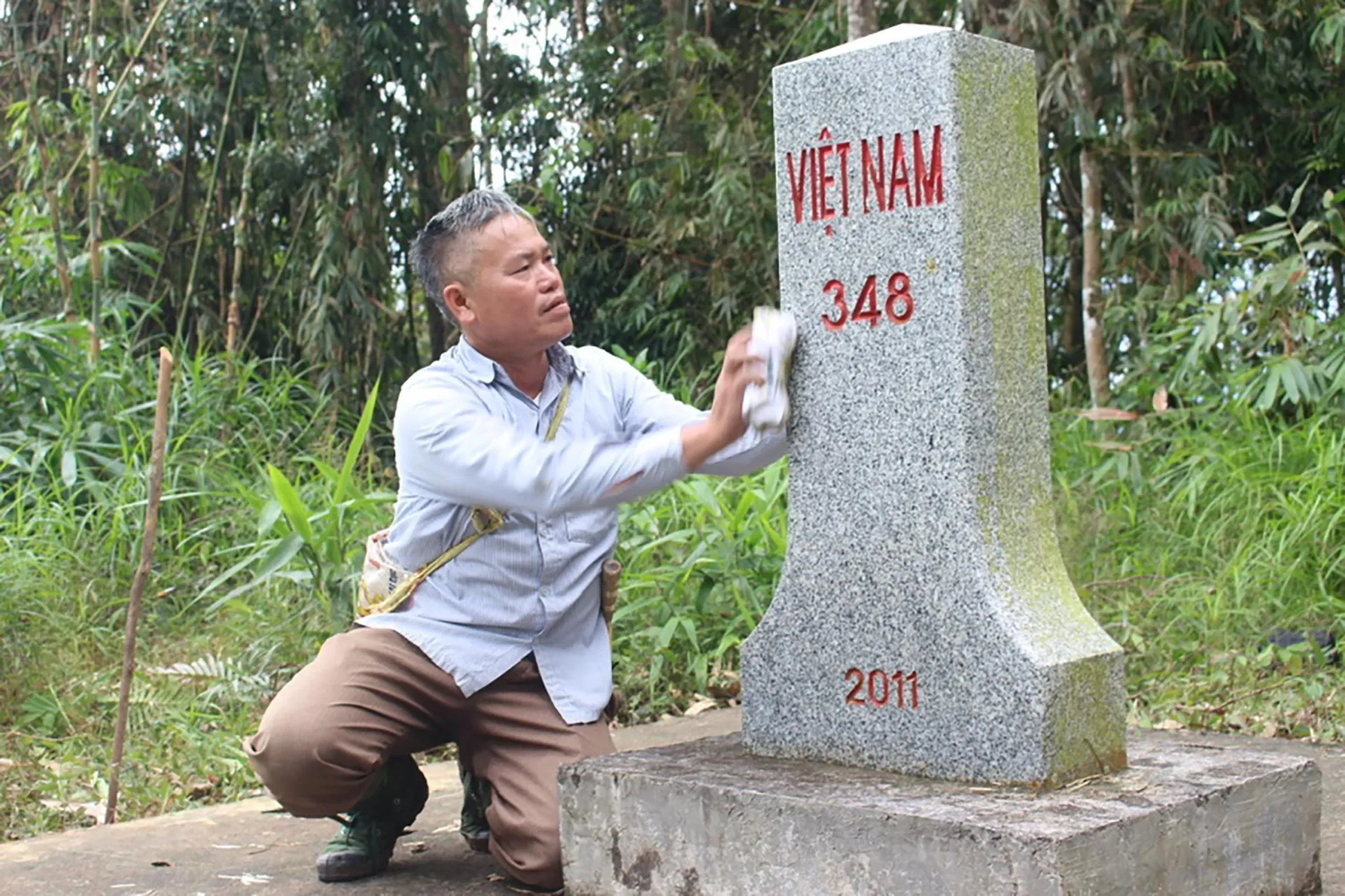 “Cột mốc sống” nơi biên cương
