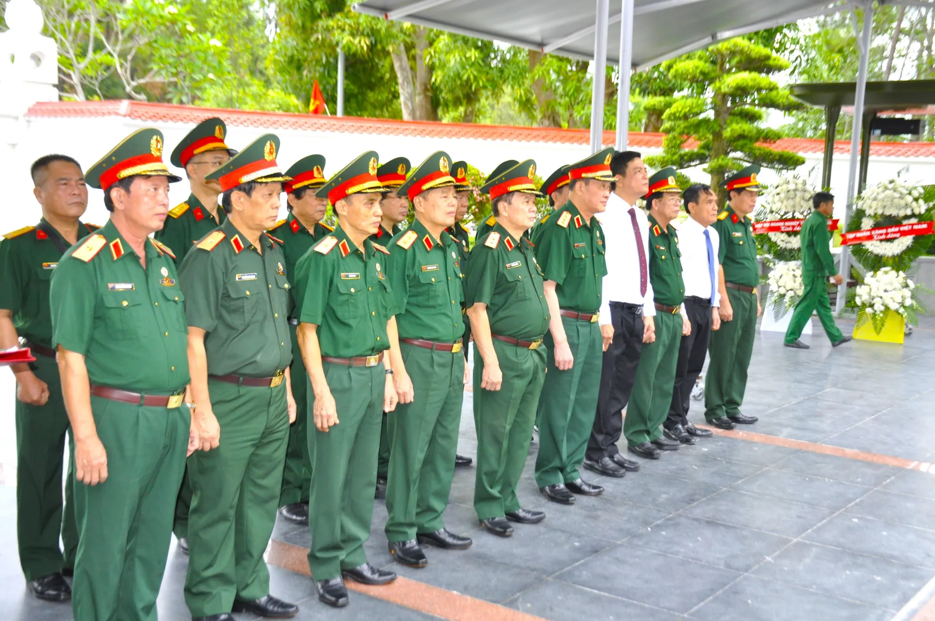 Hội Cựu chiến binh Việt Nam – Dâng hương tri ân và trao quà tại các địa chỉ đỏ ở Hà Tĩnh