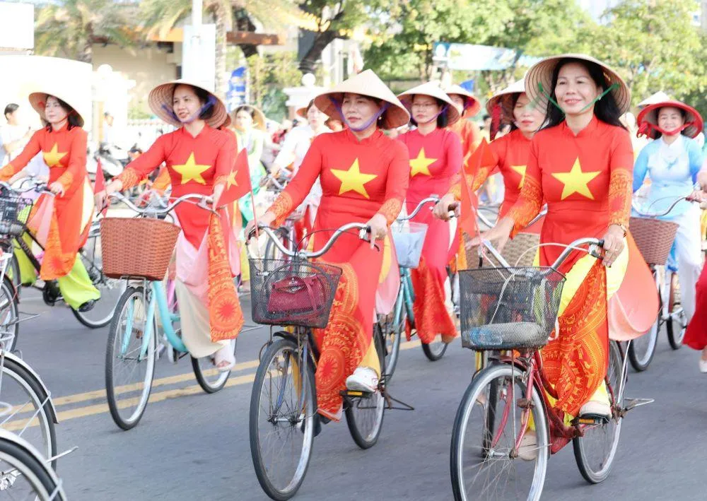 Rực rỡ sắc màu Lễ hội áo dài Việt Nam