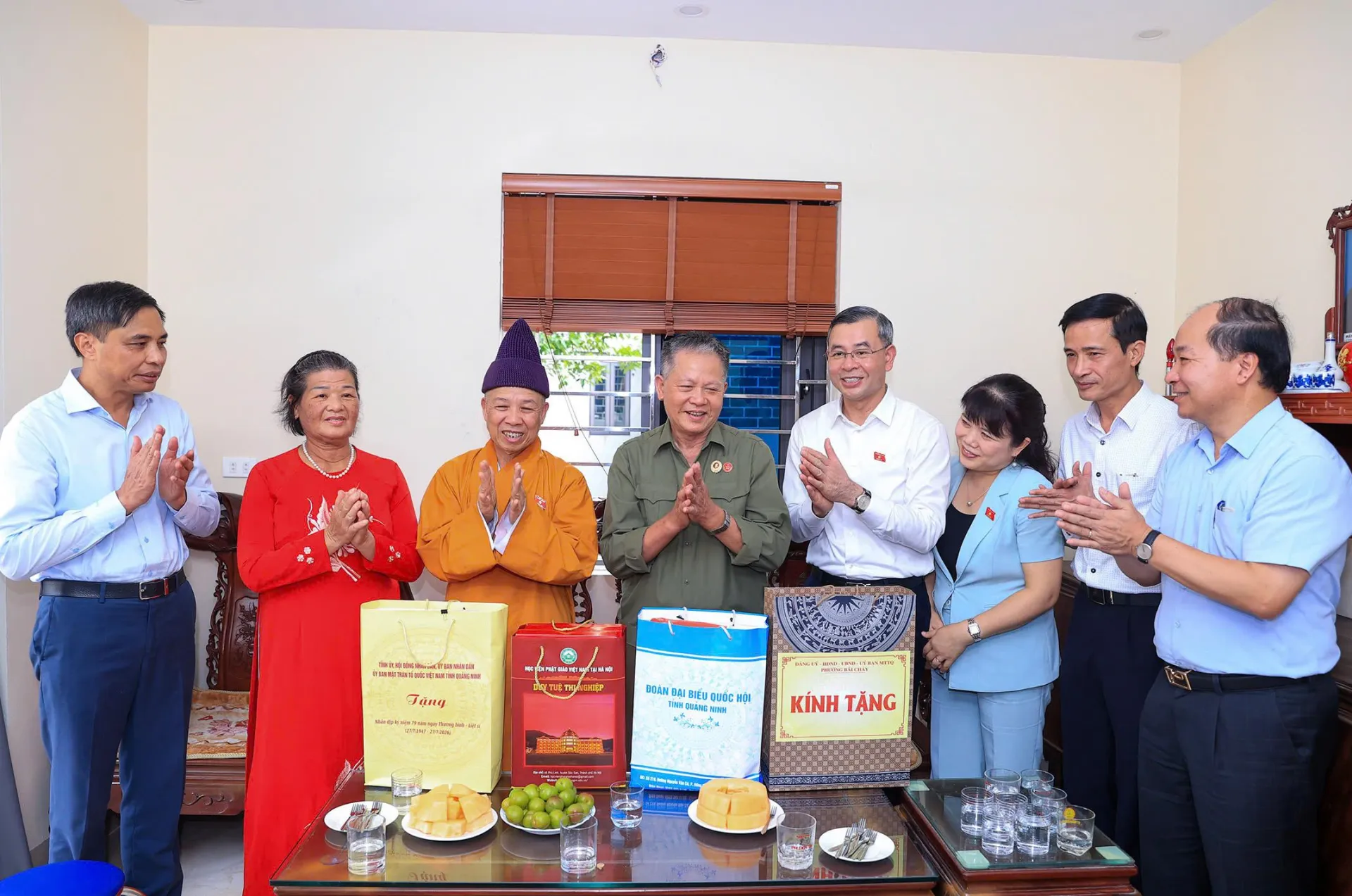Tri ân gia đình người có công nhân dịp 79 năm Ngày Thương binh - Liệt sĩ