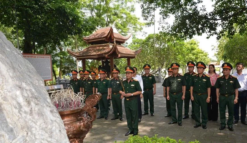 Đoàn công tác Quân ủy Trung ương, Bộ Quốc phòng tri ân gia đình chính sách tại Thái Nguyên