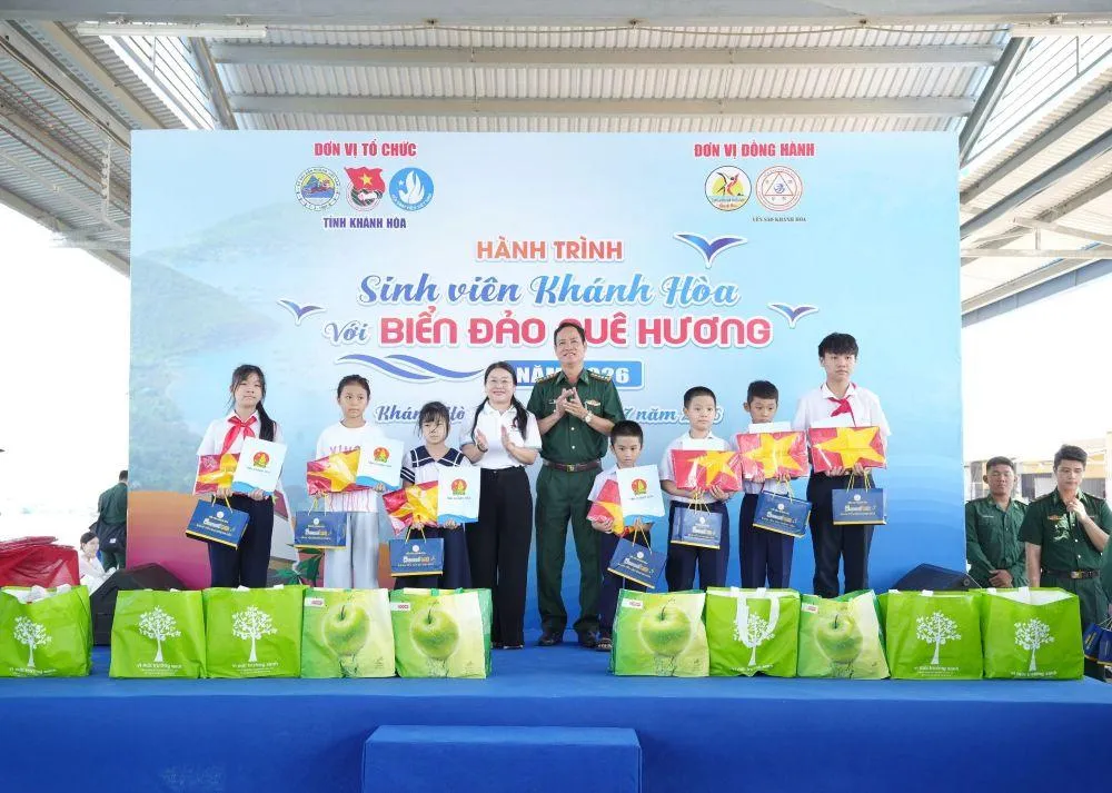 Thắp sáng tình yêu chủ quyền biển đảo