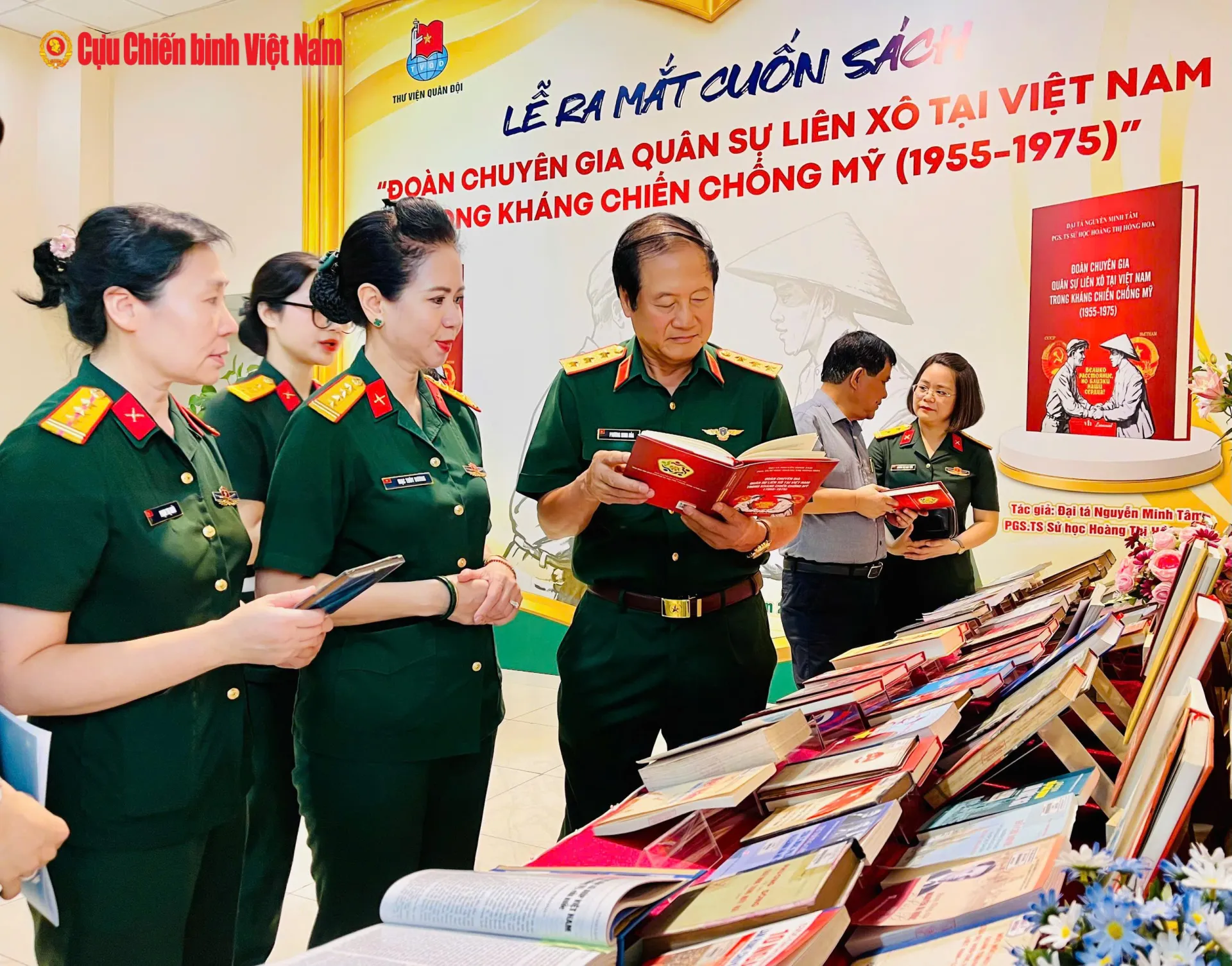 Ra mắt sách “Đoàn chuyên gia quân sự Liên Xô tại Việt Nam trong kháng chiến chống Mỹ (1955 – 1975)”