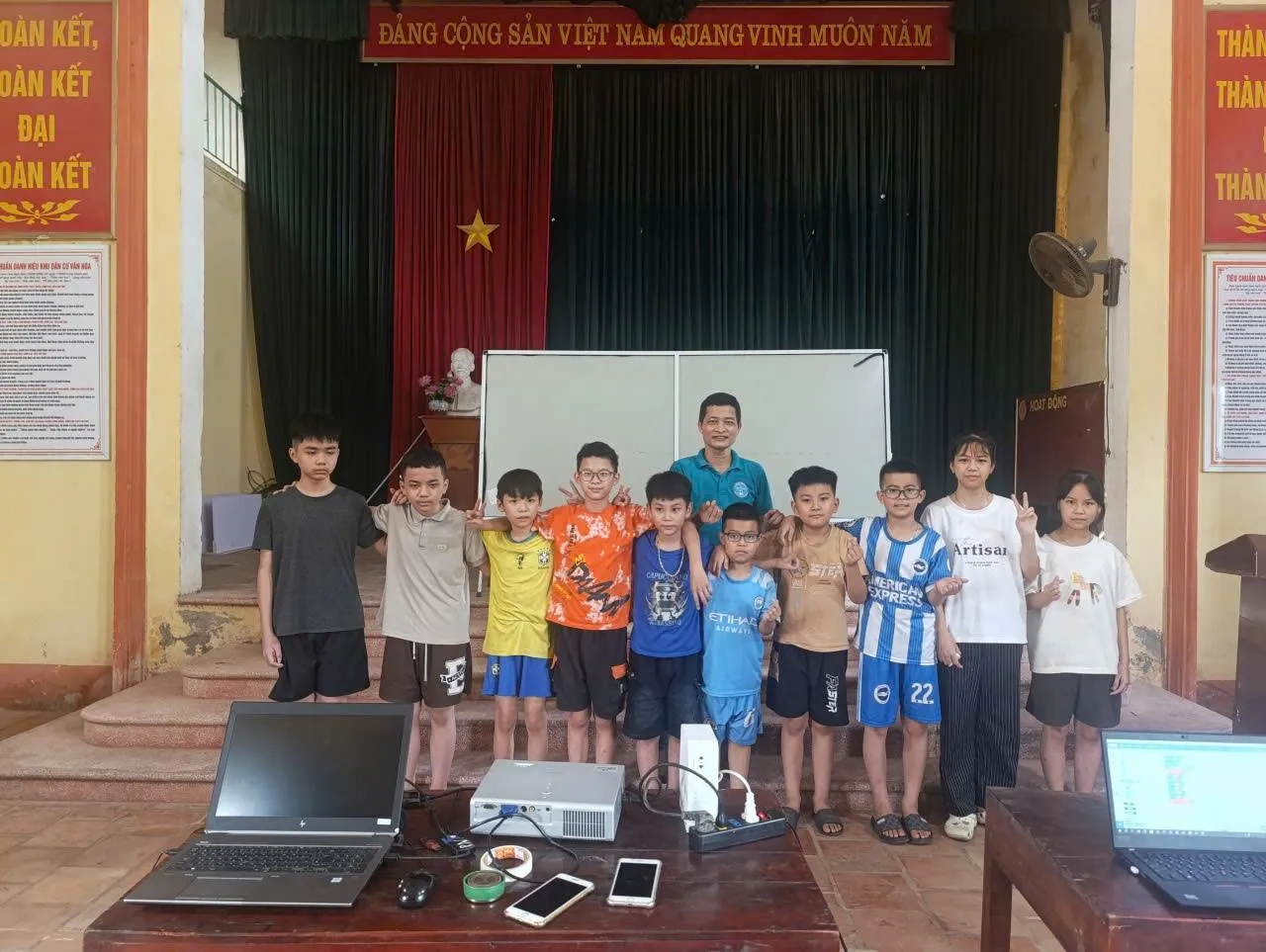 Lặng lẽ truyền lửa đam mê công nghệ cho thế hệ tương lai