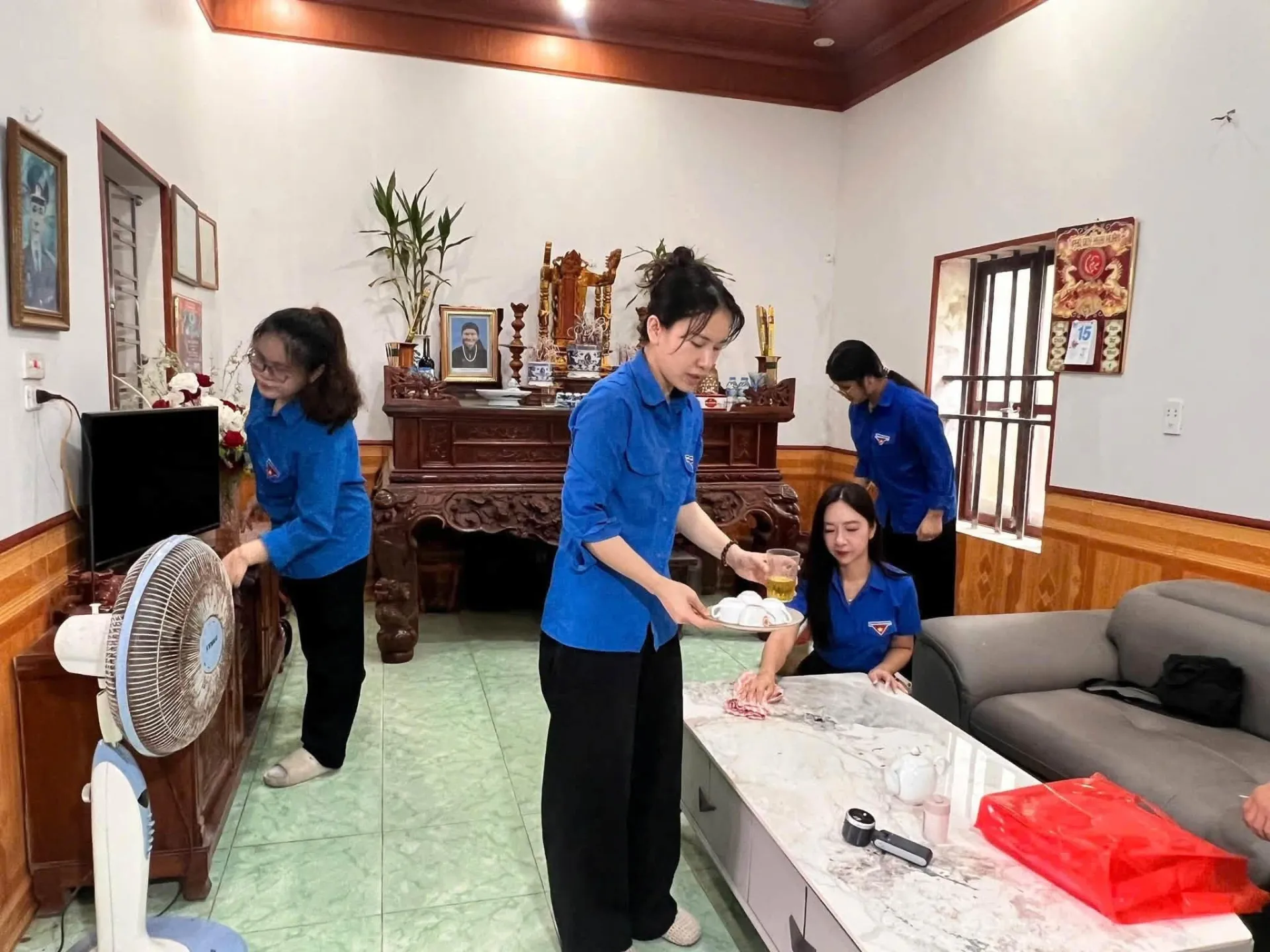 Ấm áp “Bữa cơm tri ân”