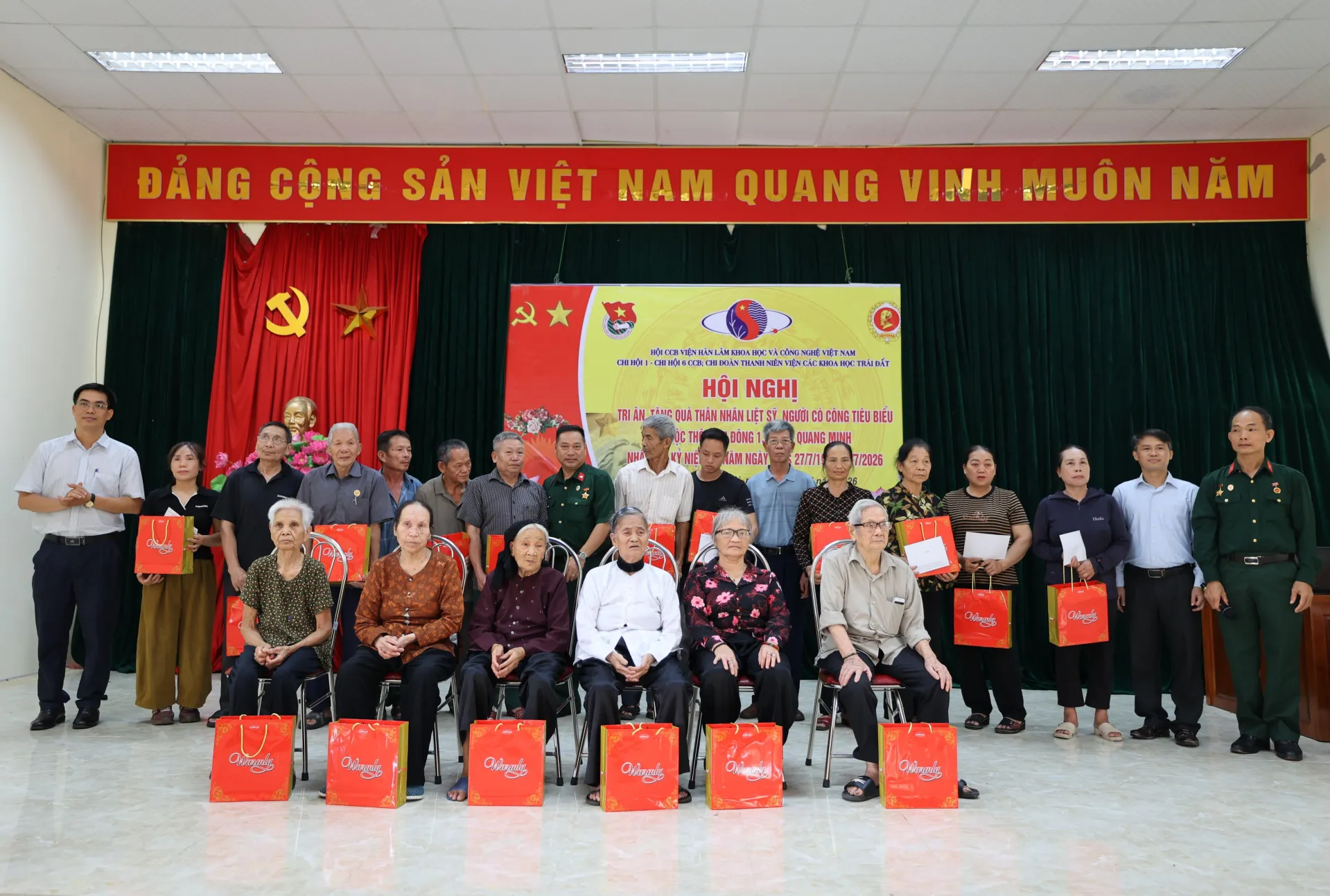 Khắc ghi công lao Chủ tịch Hồ Chí Minh và các Anh hùng Liệt sĩ