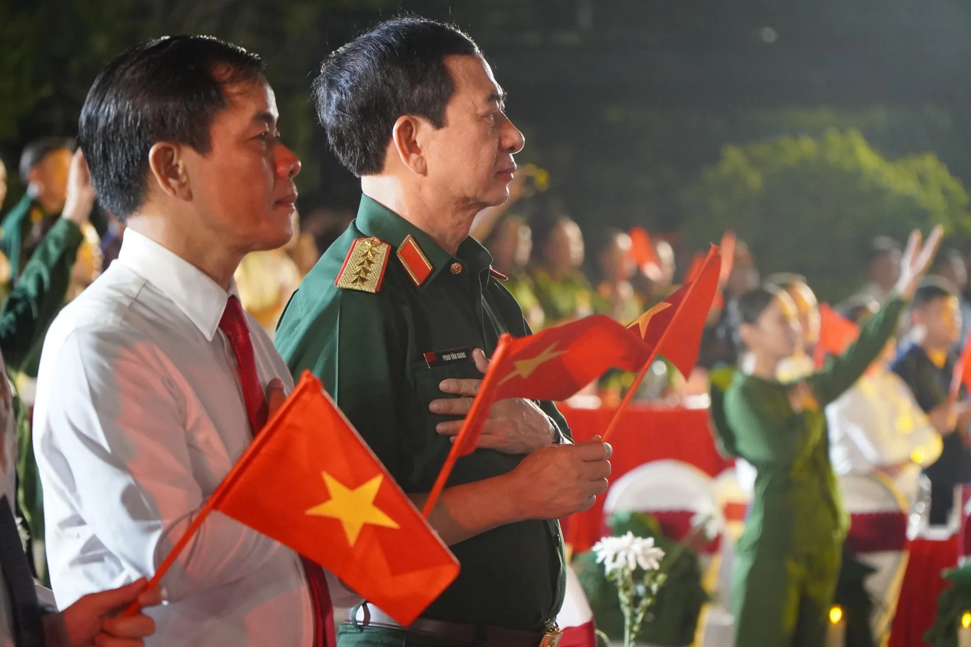 Chương trình “Đi tìm đồng đội - Sao sáng dẫn đường' tại Nghĩa trang Liệt sĩ quốc gia Đường 9 (Quảng Trị): Thành kính và xúc động