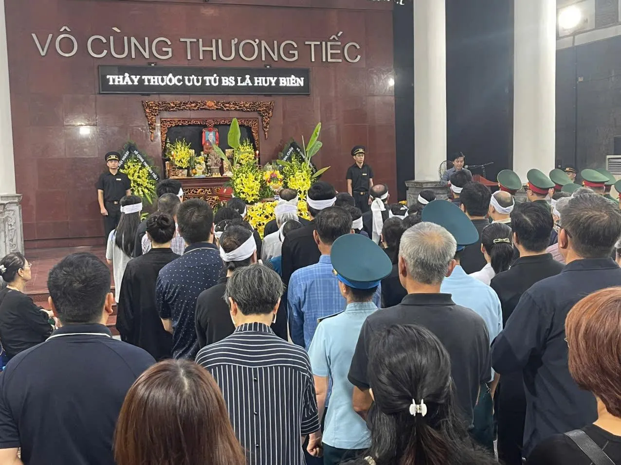 MÃI NHỚ ANH – NGƯỜI THẦY THUỐC CẢ ĐỜI TẬN HIẾN