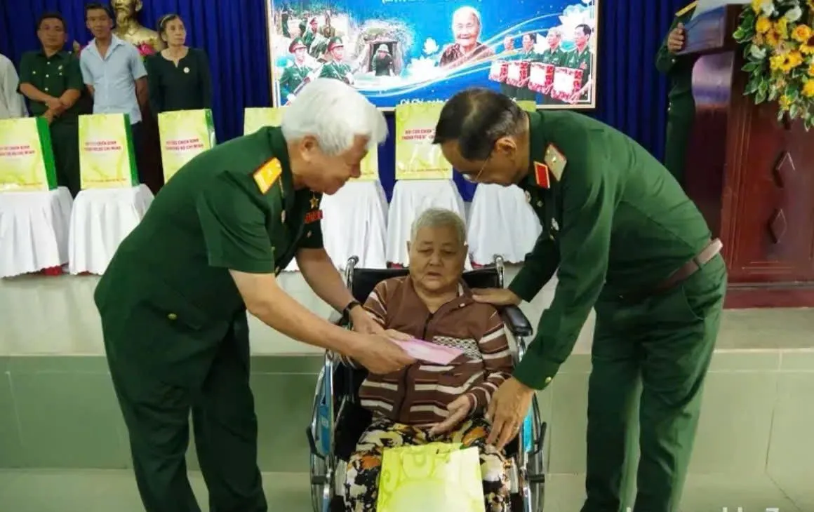 Hội Cựu chiến binh TP Hồ Chí Minh dâng hương tri ân các anh hùng, liệt sĩ tại Đền Bến Dược