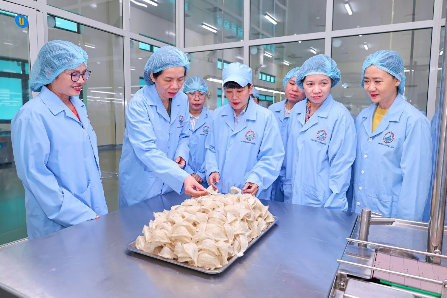 Đoàn công tác Trung ương Hội Liên hiệp Phụ nữ Việt Nam thăm và làm việc tại Công ty Yến sào Khánh Hòa