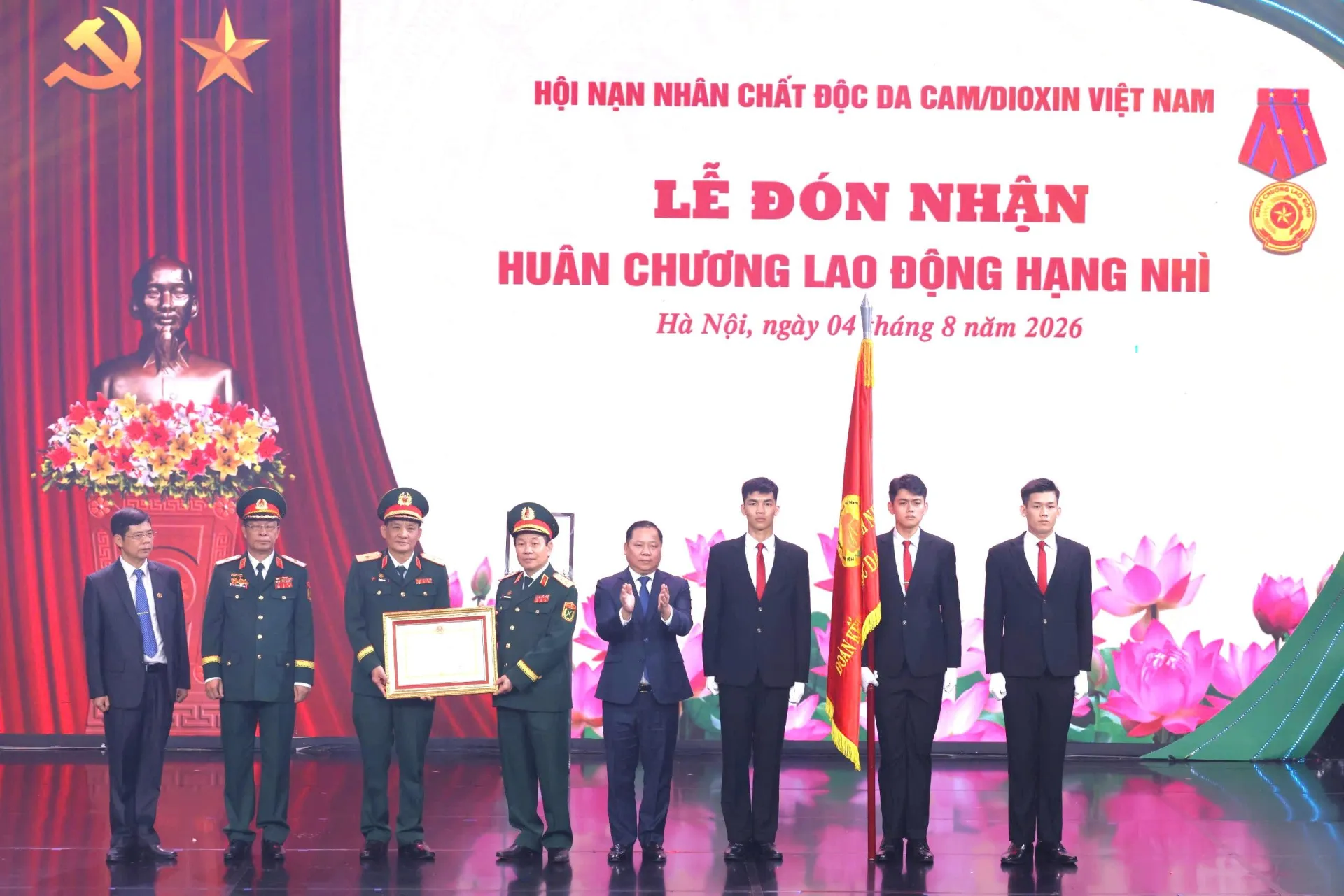 Hội Nạn nhân chất độc da cam/dioxin Việt Nam đón nhận Huân chương Lao động hạng Nhì