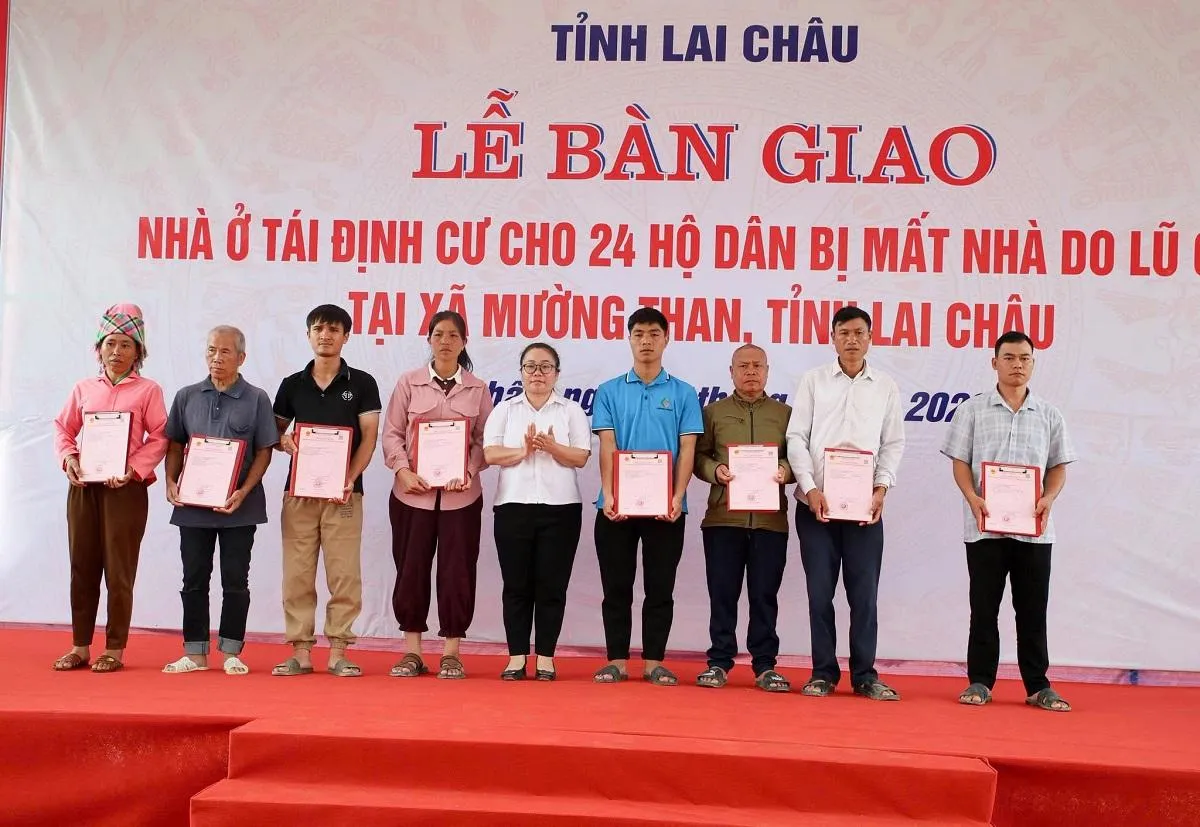 Từ những mái nhà mới ở Mường Than