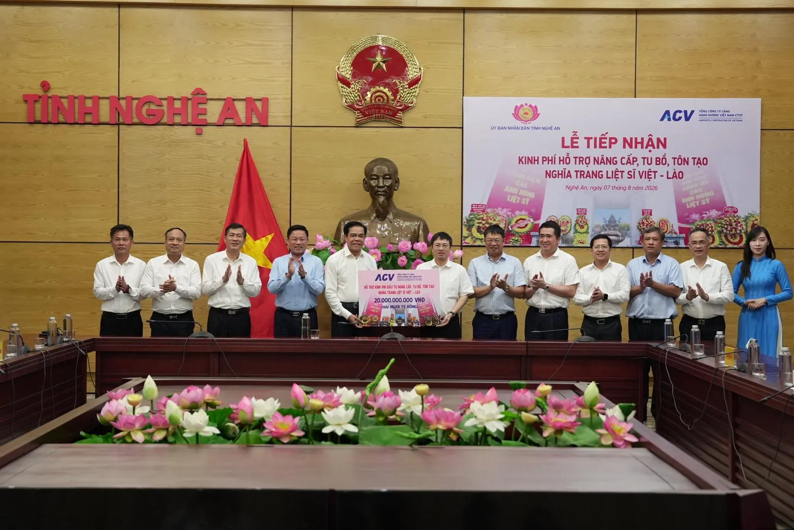 ACV trao 20 tỷ đồng hỗ trợ nâng cấp Nghĩa trang liệt sĩ Việt – Lào: Chung tay gìn giữ, lan tỏa đạo lý “Uống nước nhớ nguồn”