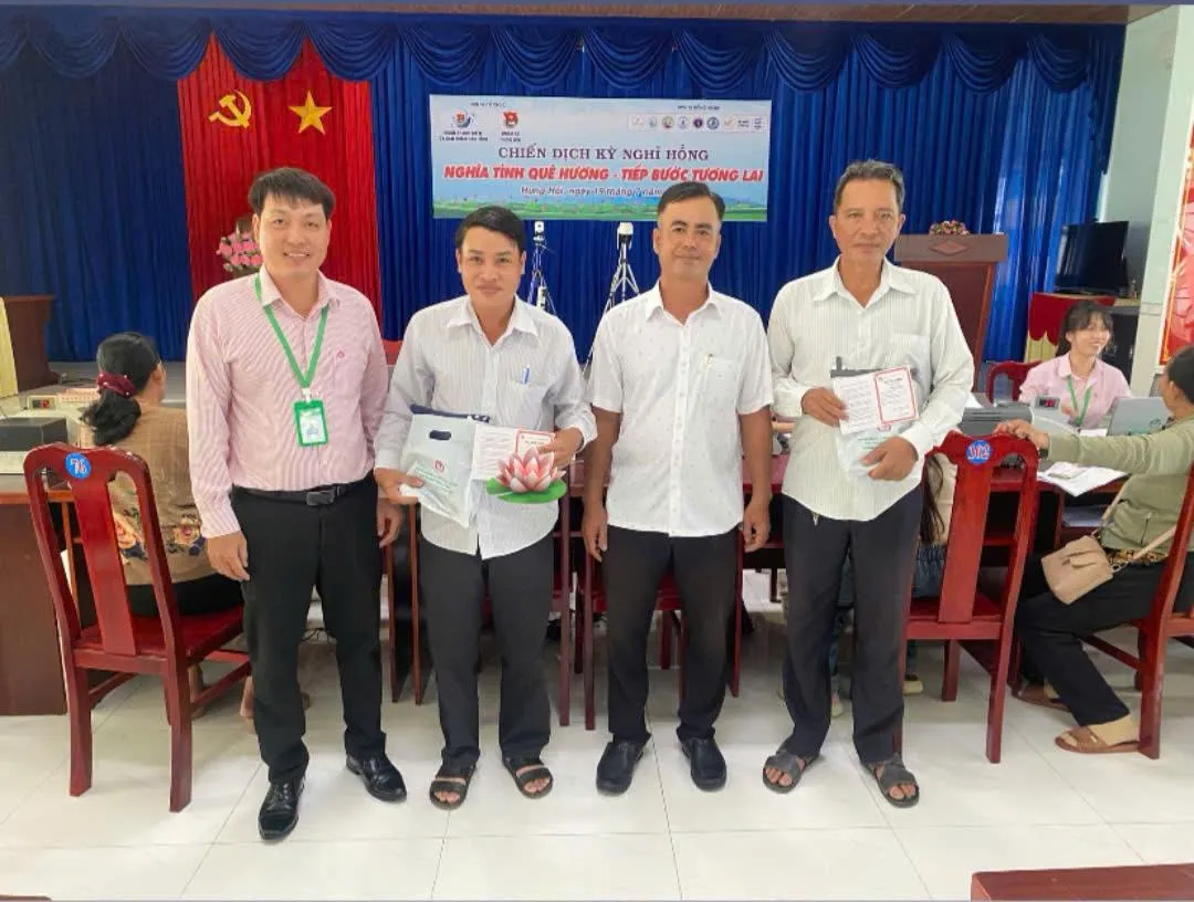 Gửi niềm tin vào tương lai từ những cuốn sổ tiết kiệm