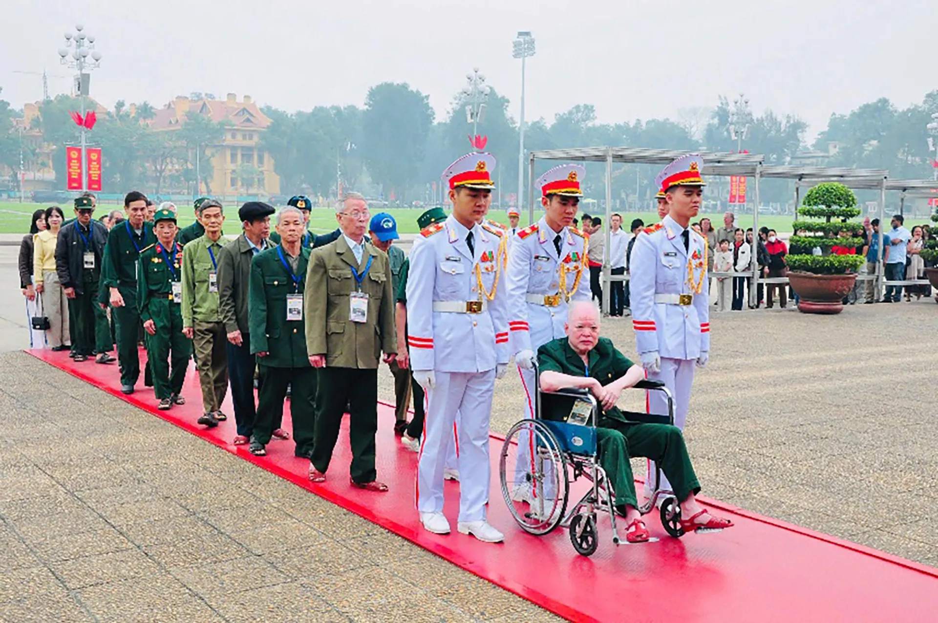 Mảnh đạn trong đầu không ngăn được nhiệt huyết tri ân