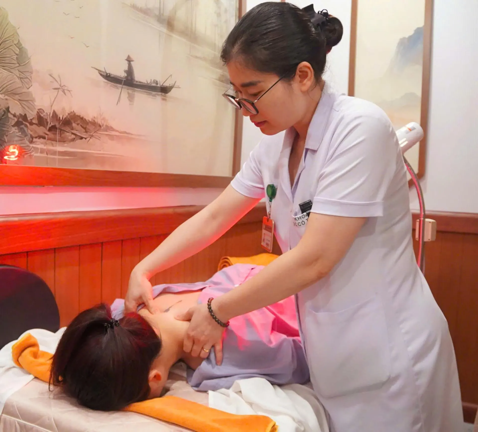 Chuyên gia Bệnh viện Bạch Mai hướng dẫn cách phòng tránh đau cổ vai gáy