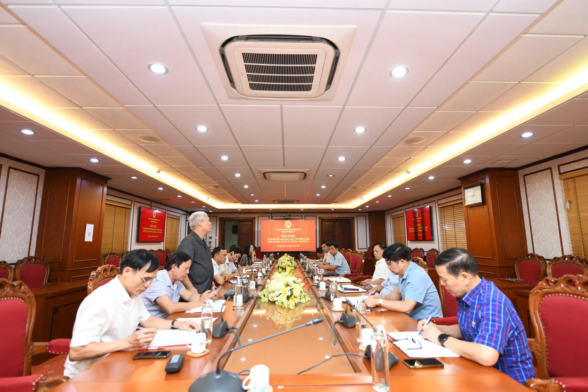Hội nghị trao đổi về tham gia cuộc thi chính luận vào vệ nền tảng tư tưởng của Đảng