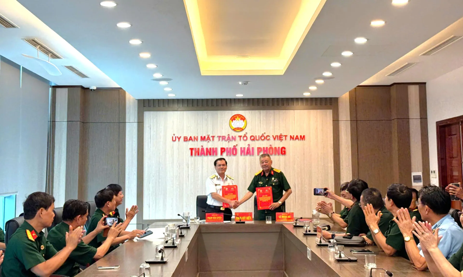 Phối hợp cùng phát triển