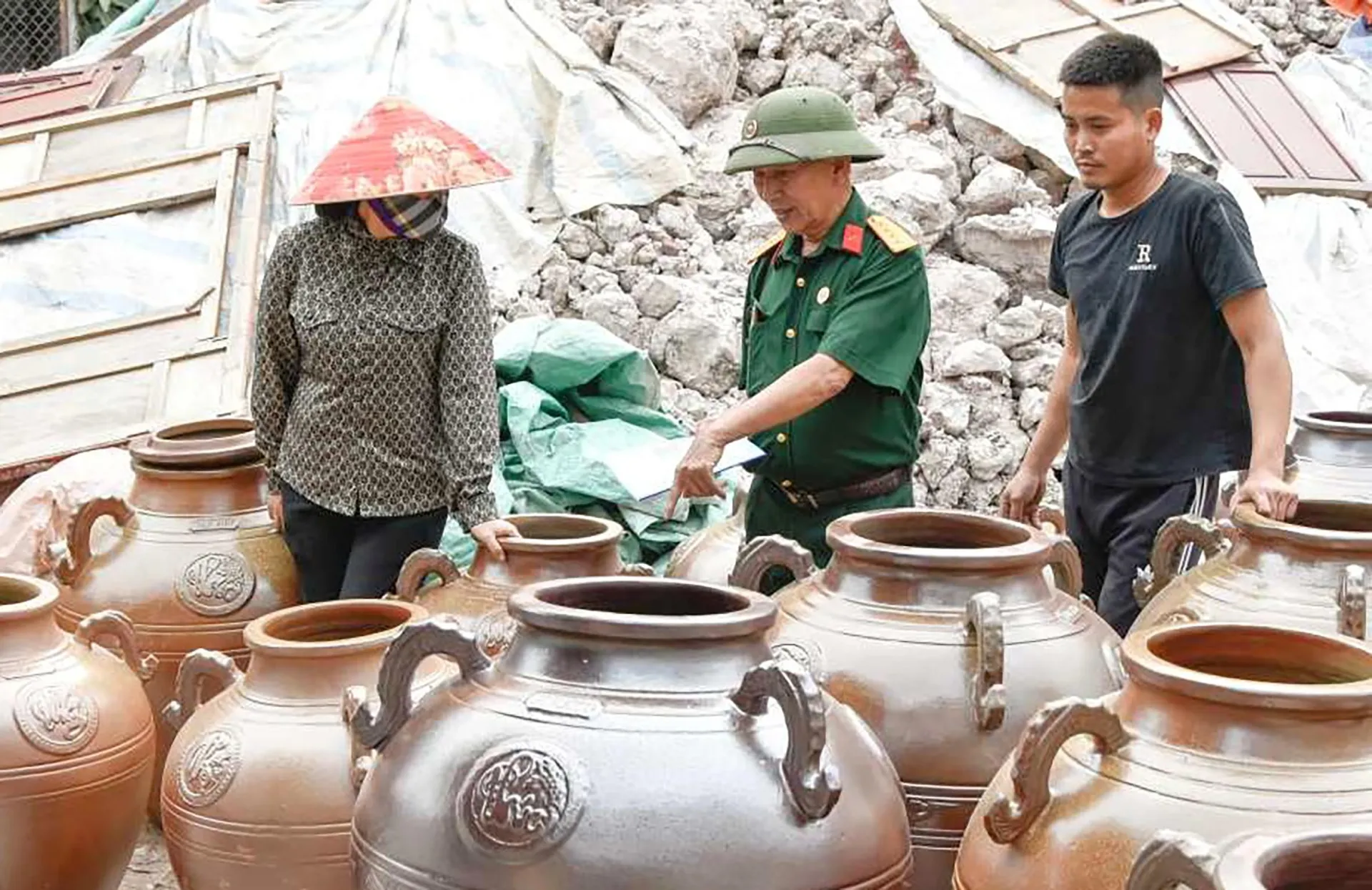 Người lính giữ lửa nghề gốm