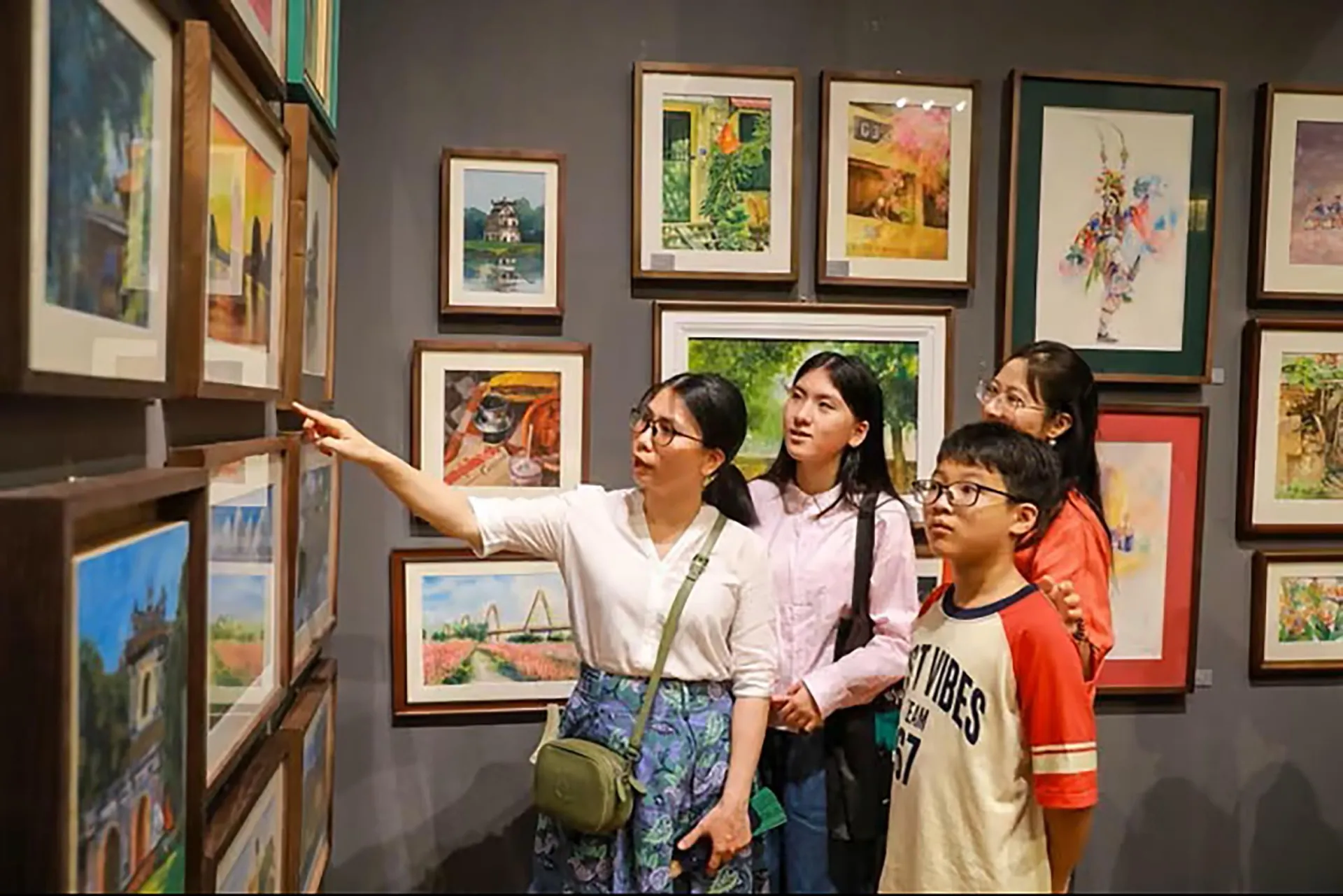 Kể chuyện “Ngàn năm di sản” bằng hội họa
