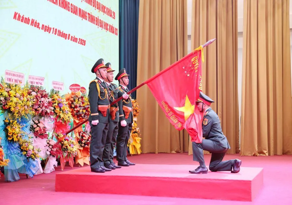 Trường Sĩ quan Thông tin tổ chức Lễ tốt nghiệp cho các khoá sĩ quan chỉ huy tham mưu