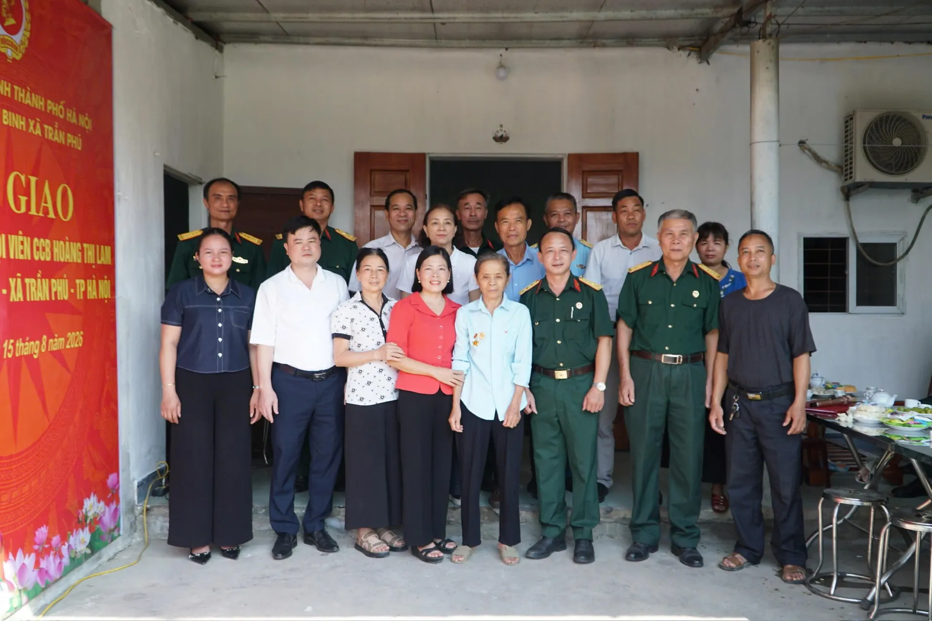 Hội Cựu chiến binh xã Trần Phú (TP Hà Nội) giúp đỡ hội viên có hoàn cảnh khó khăn sửa chữa nhà ở