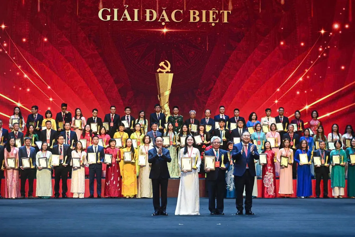 Báo Cựu Chiến binh Việt Nam có tác phẩm đoạt giải cao nhất cuộc thi chính luận về bảo vệ nền tảng tư tưởng của Đảng của Đảng bộ Chính phủ
