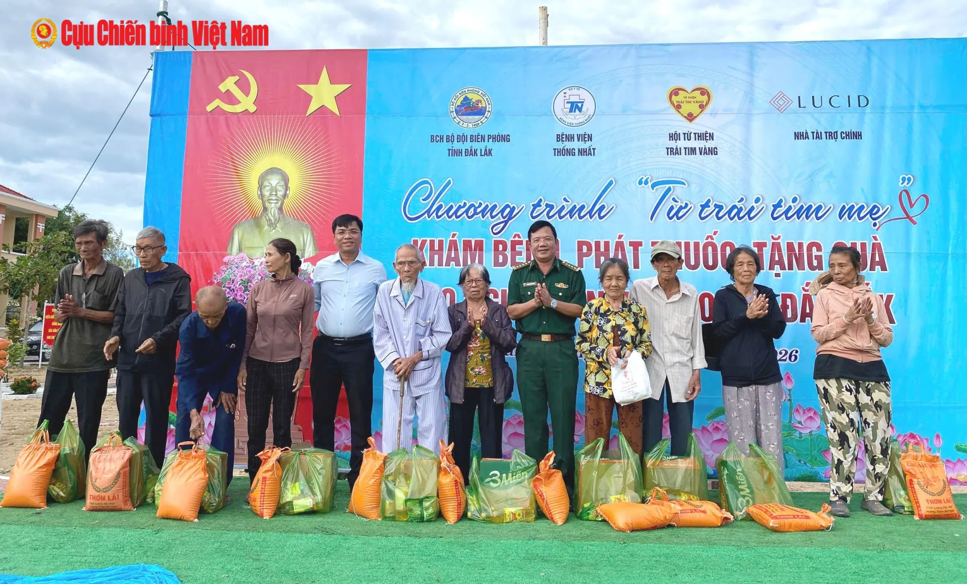 Bộ đội Biên phòng tỉnh Đắk Lắk khám bệnh, cấp thuốc tại xã Ô Loan